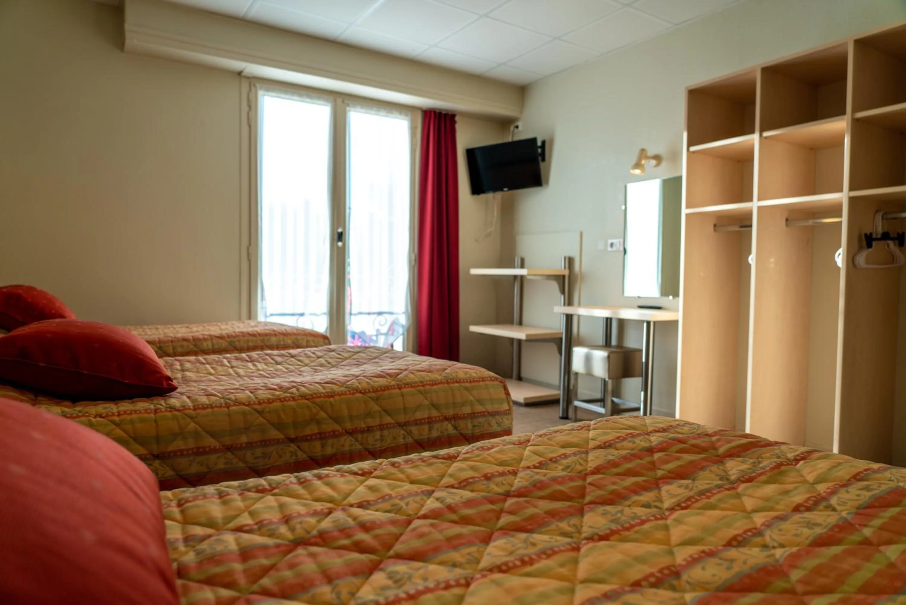 Bed in Au Primerose Hôtel