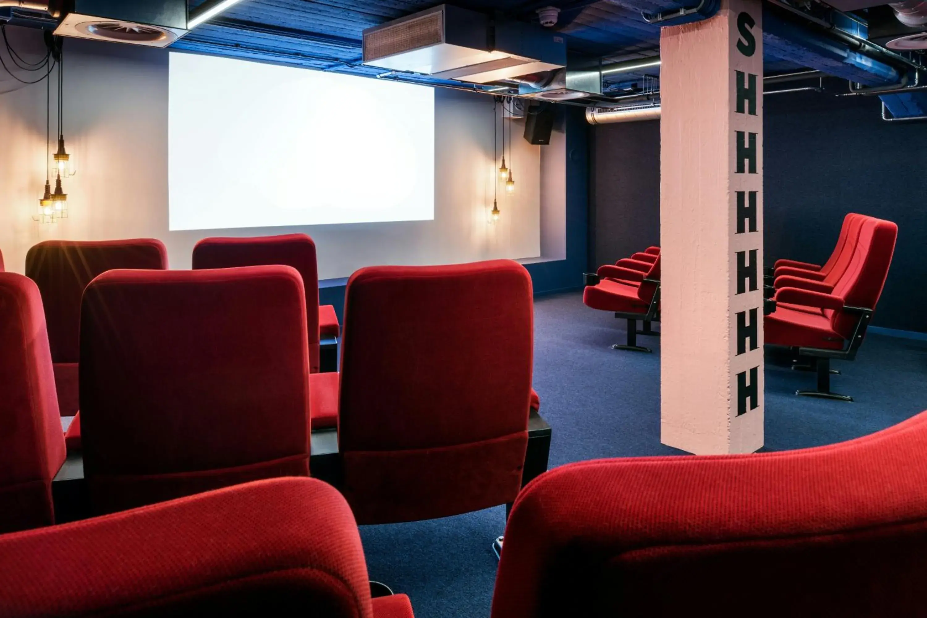 Lobby or reception in The Social Hub Rotterdam Lobby or reception in The Social Hub Rotterdam