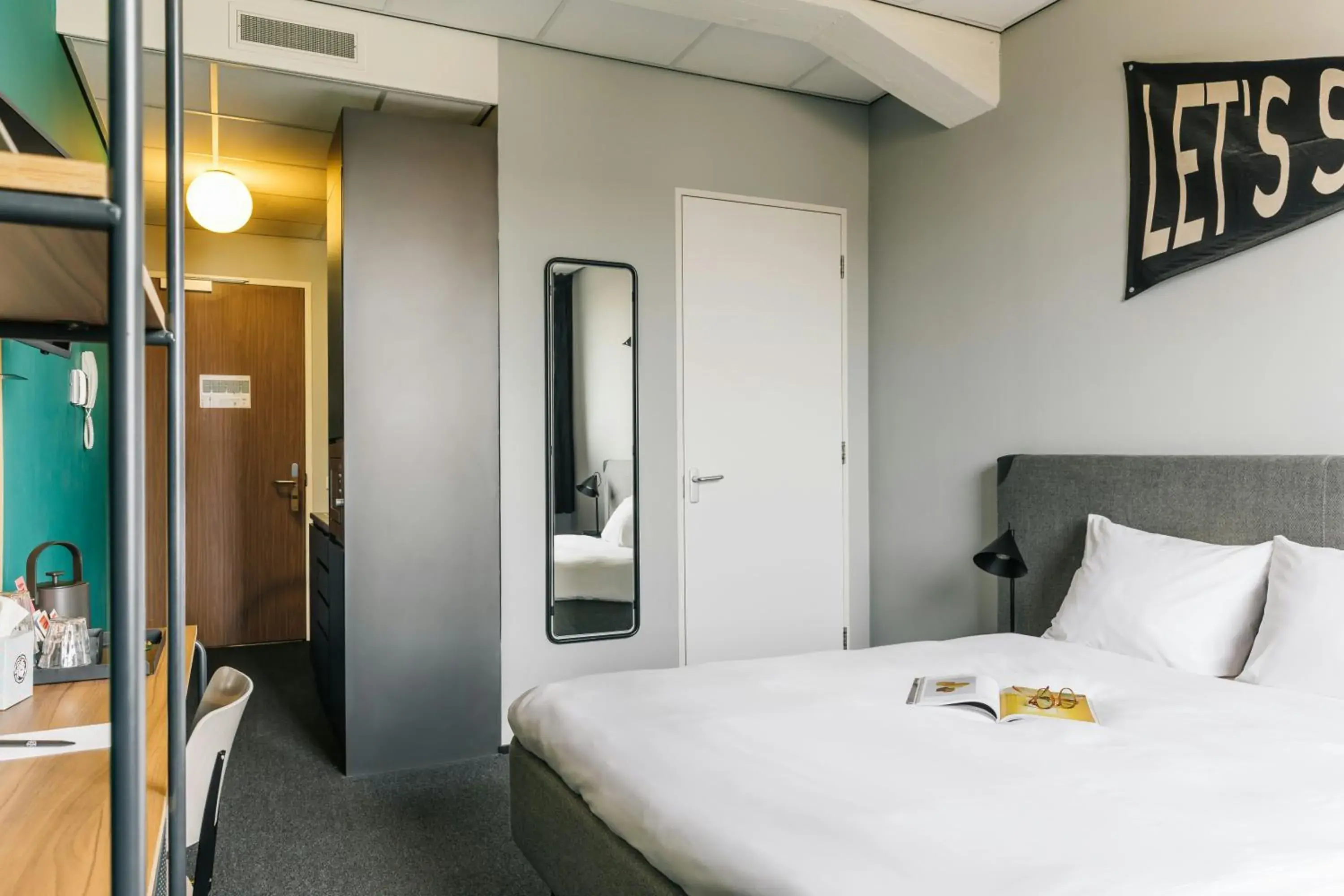 Photo of the whole room, Bed in The Social Hub Rotterdam Photo of the whole room, Bed in The Social Hub Rotterdam