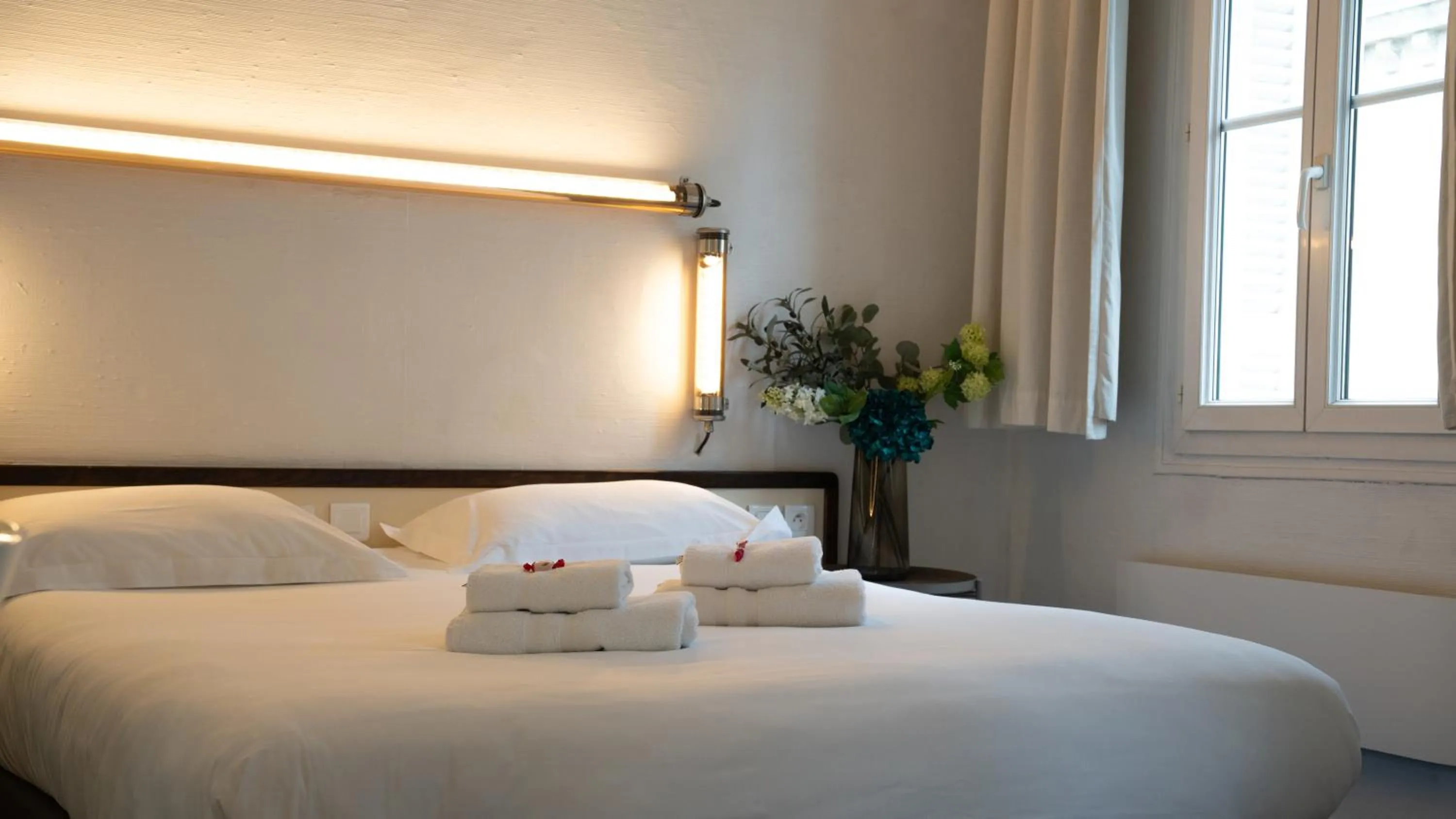 Bedroom, Bed in Hotel Des Grands Hommes - Bordeaux Centre