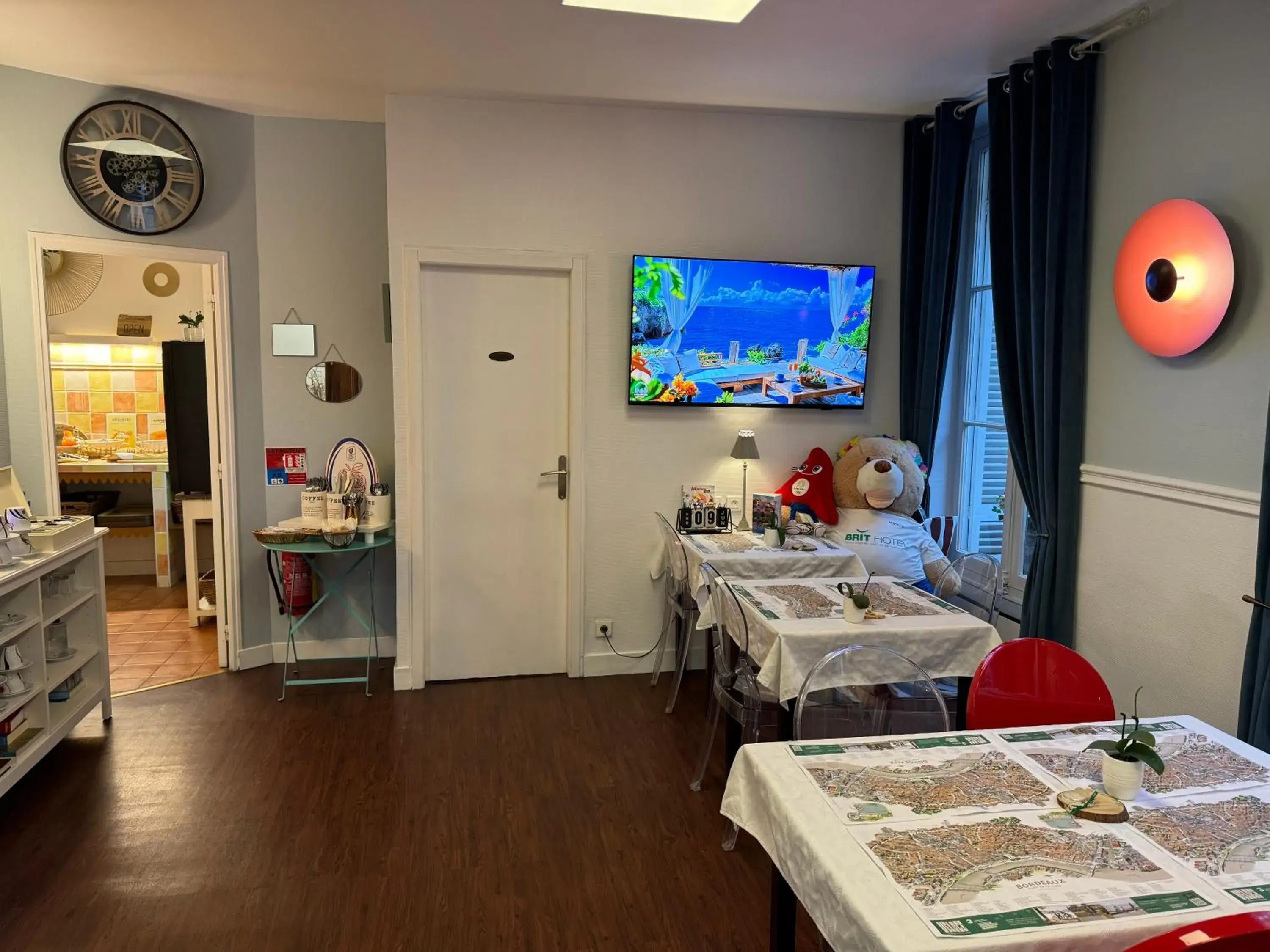 Bed in Hotel Des Grands Hommes - Bordeaux Centre Bed in Hotel Des Grands Hommes - Bordeaux Centre