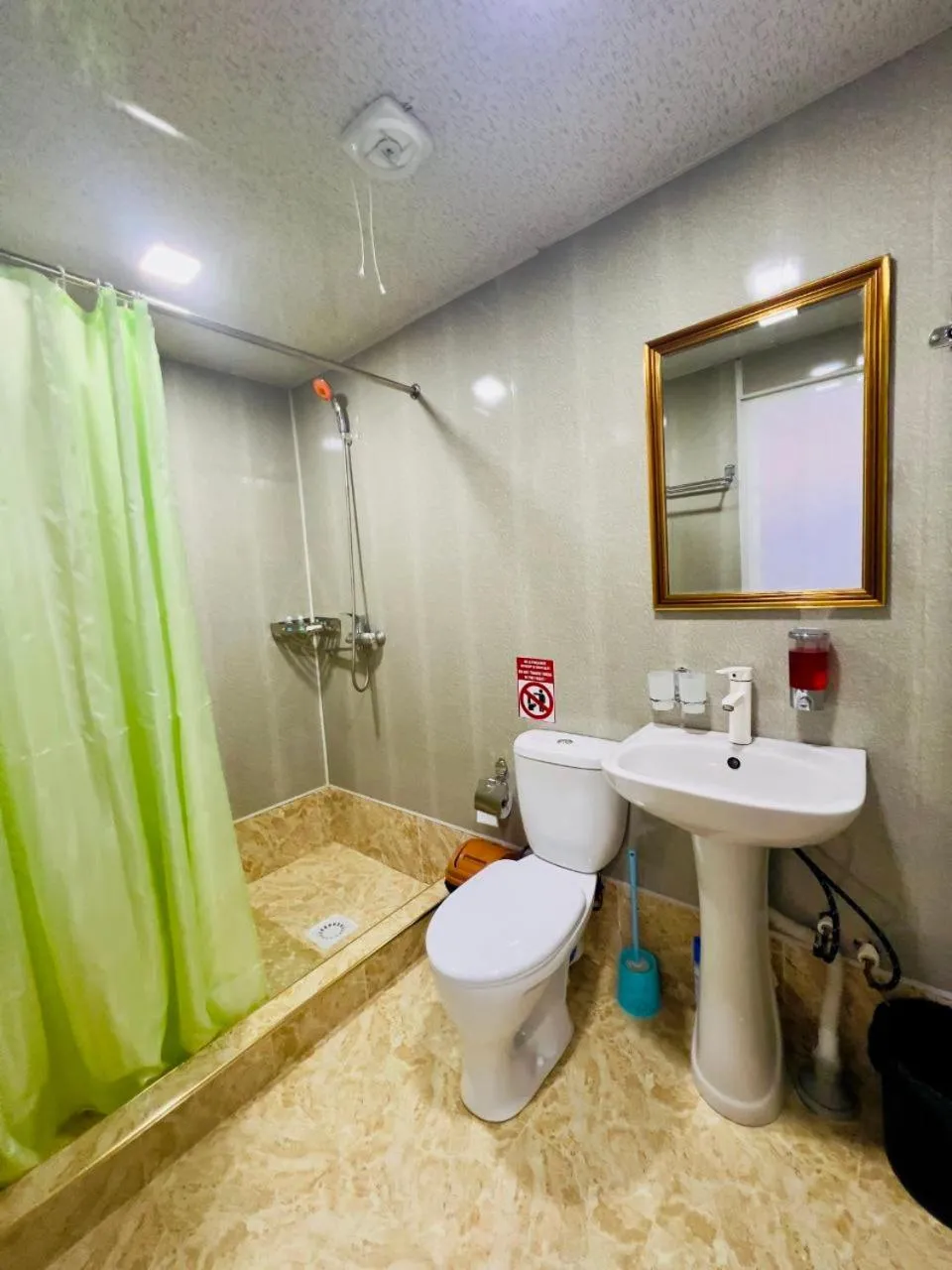 Shower in Gold Khiva