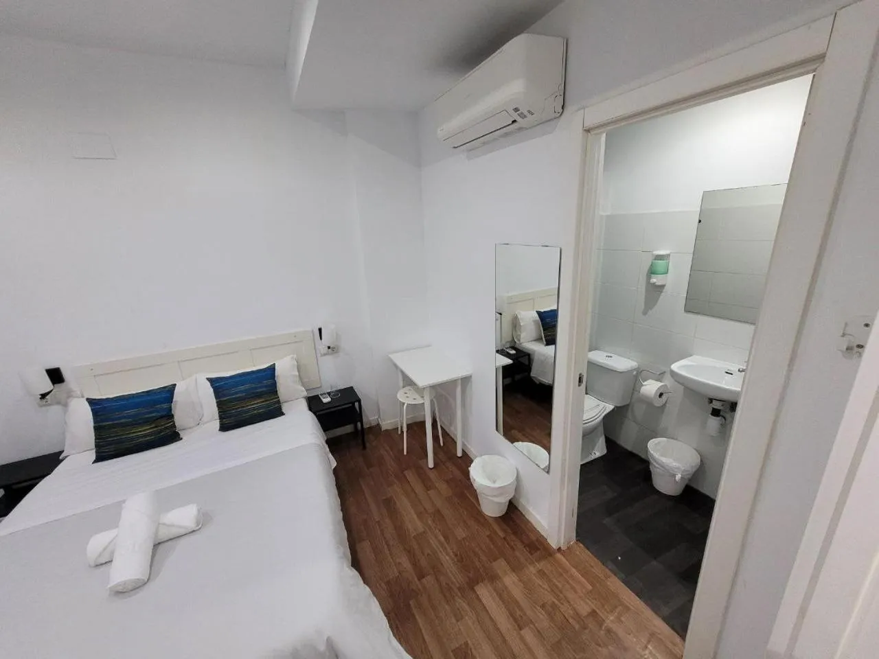 AYZ Frailes - Auto check-in property