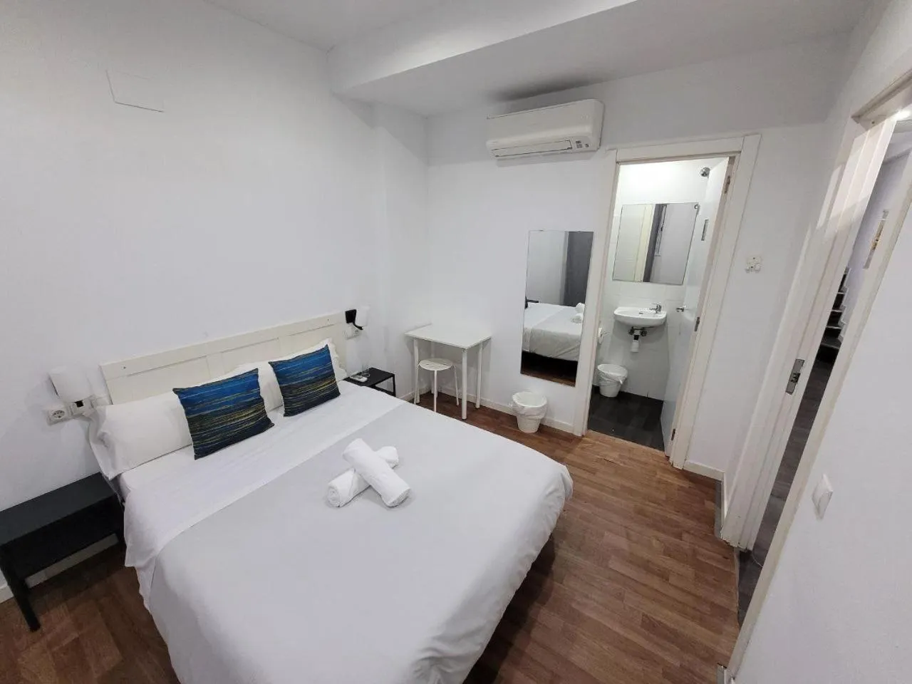 Bed in AYZ Frailes - Auto check-in property