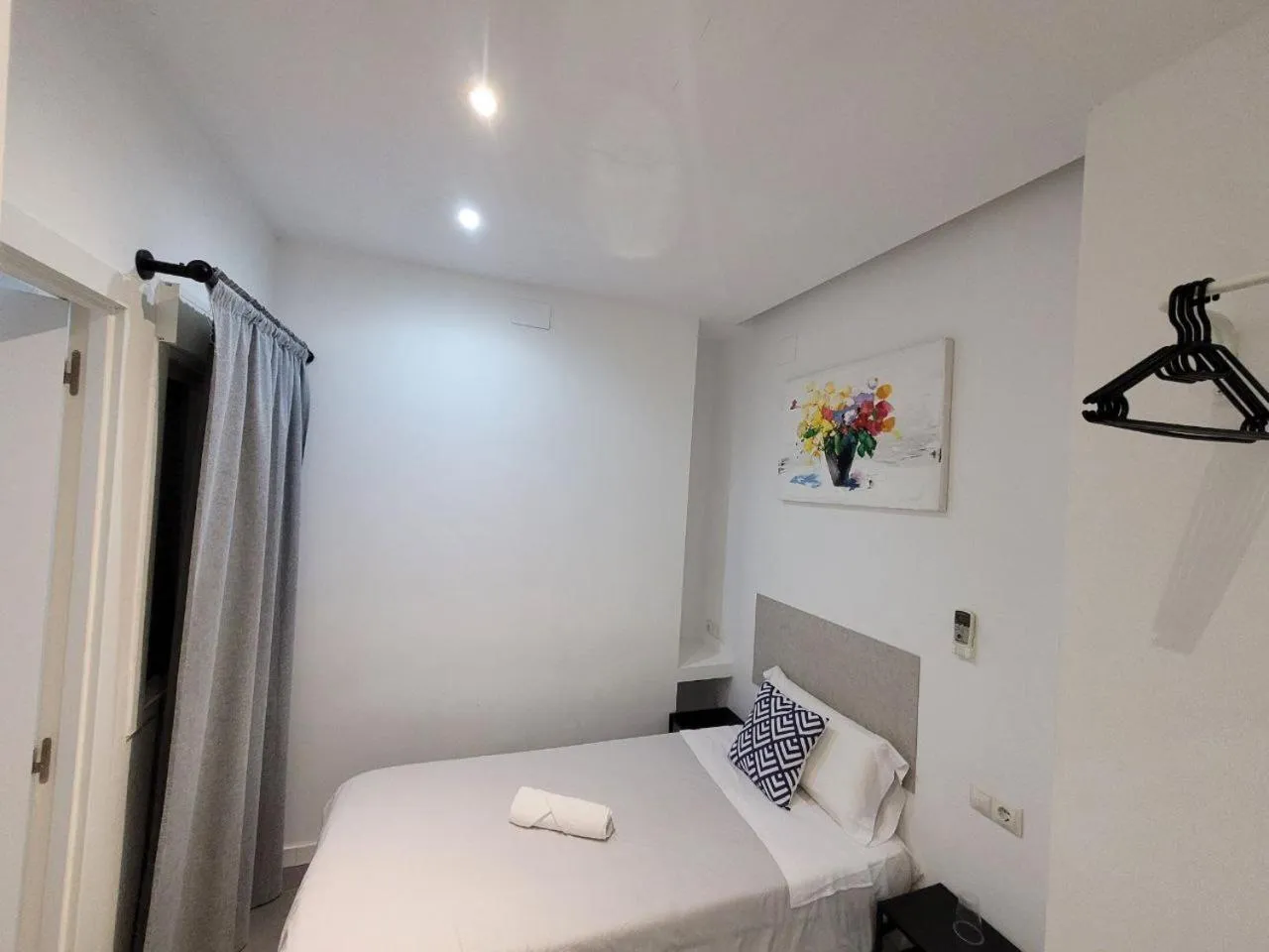 Bed in AYZ Frailes - Auto check-in property