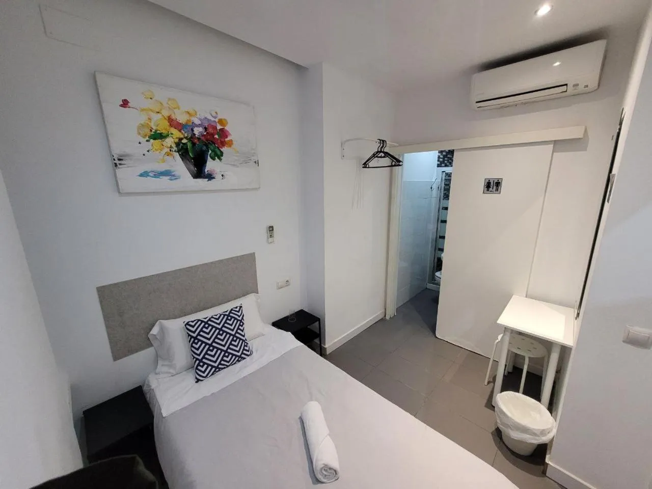 Bed in AYZ Frailes - Auto check-in property