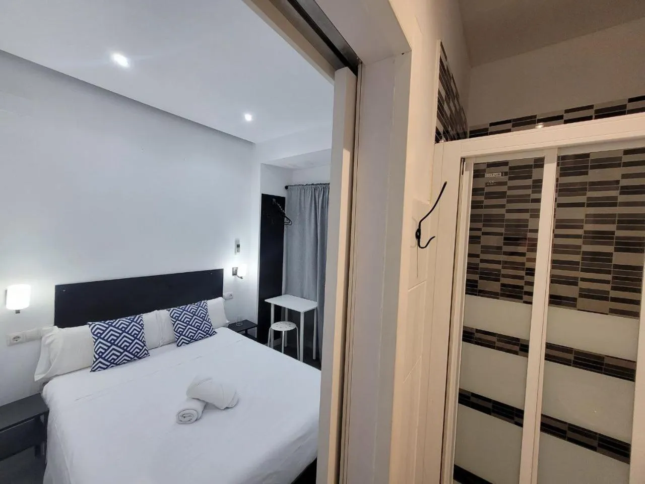 Bed in AYZ Frailes - Auto check-in property