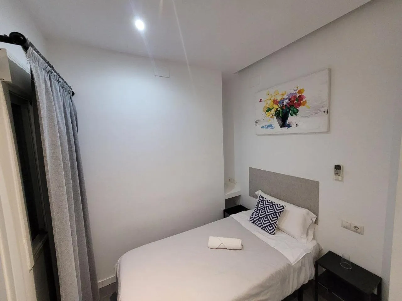 Bed in AYZ Frailes - Auto check-in property