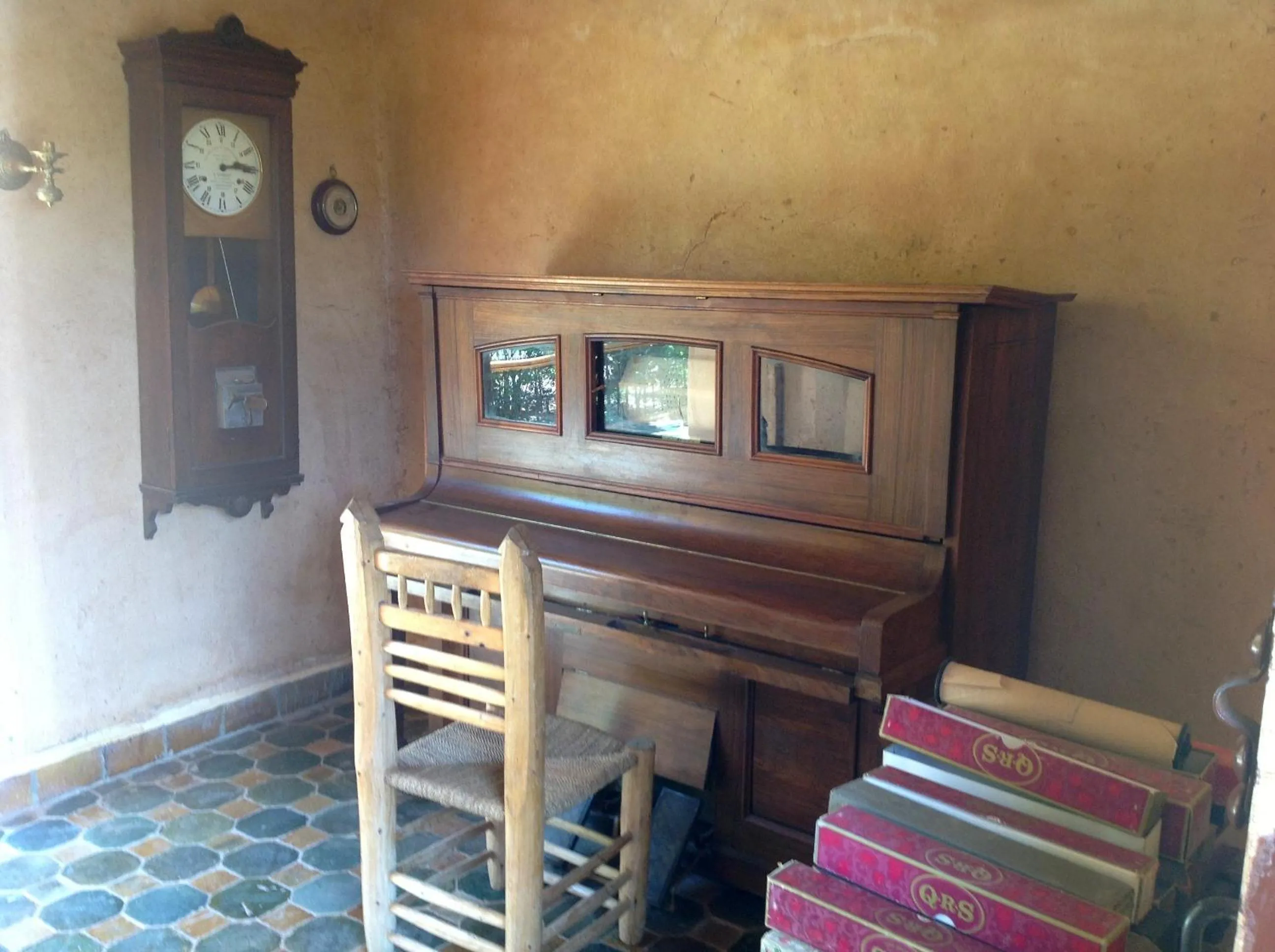 Library in Riad Timadrouine