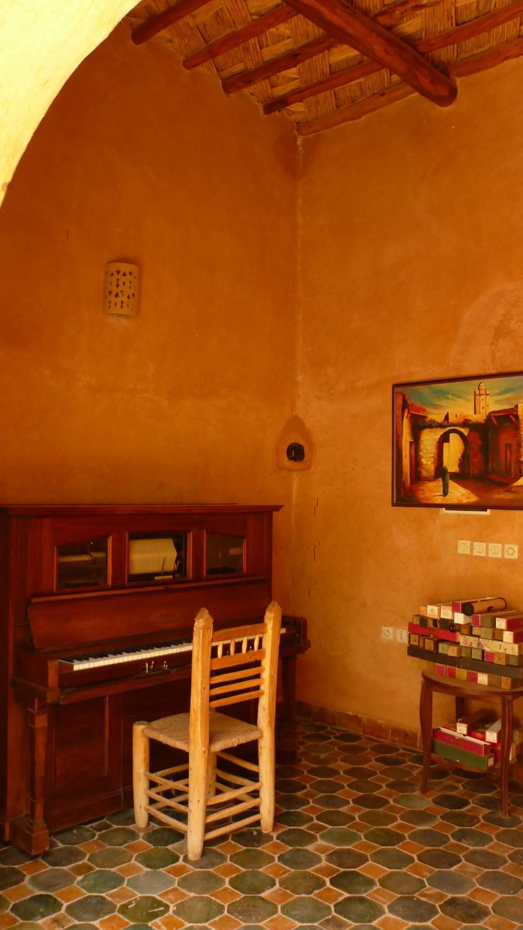 Library in Riad Timadrouine