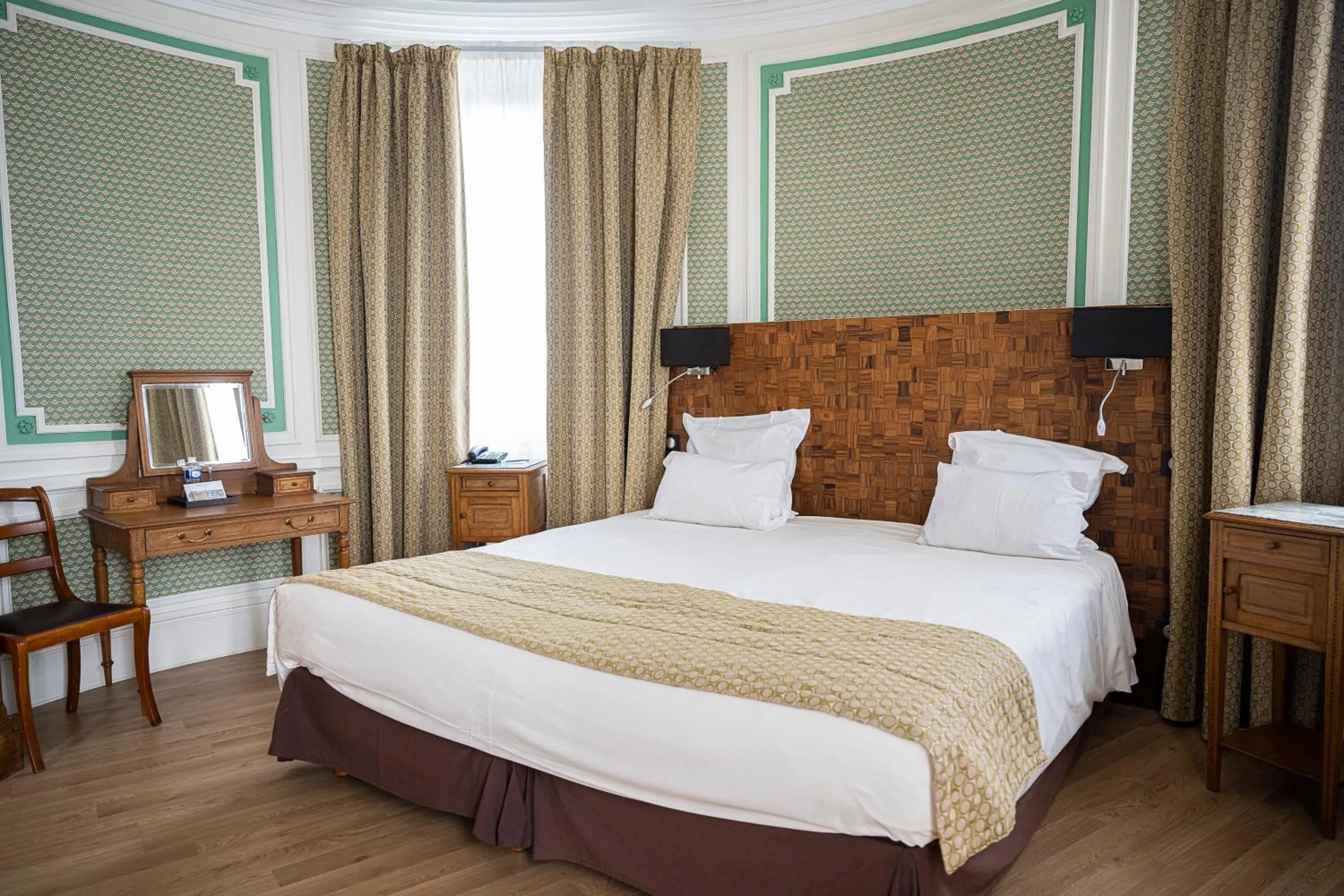 Photo of the whole room, Bed in Le Grand Hotel