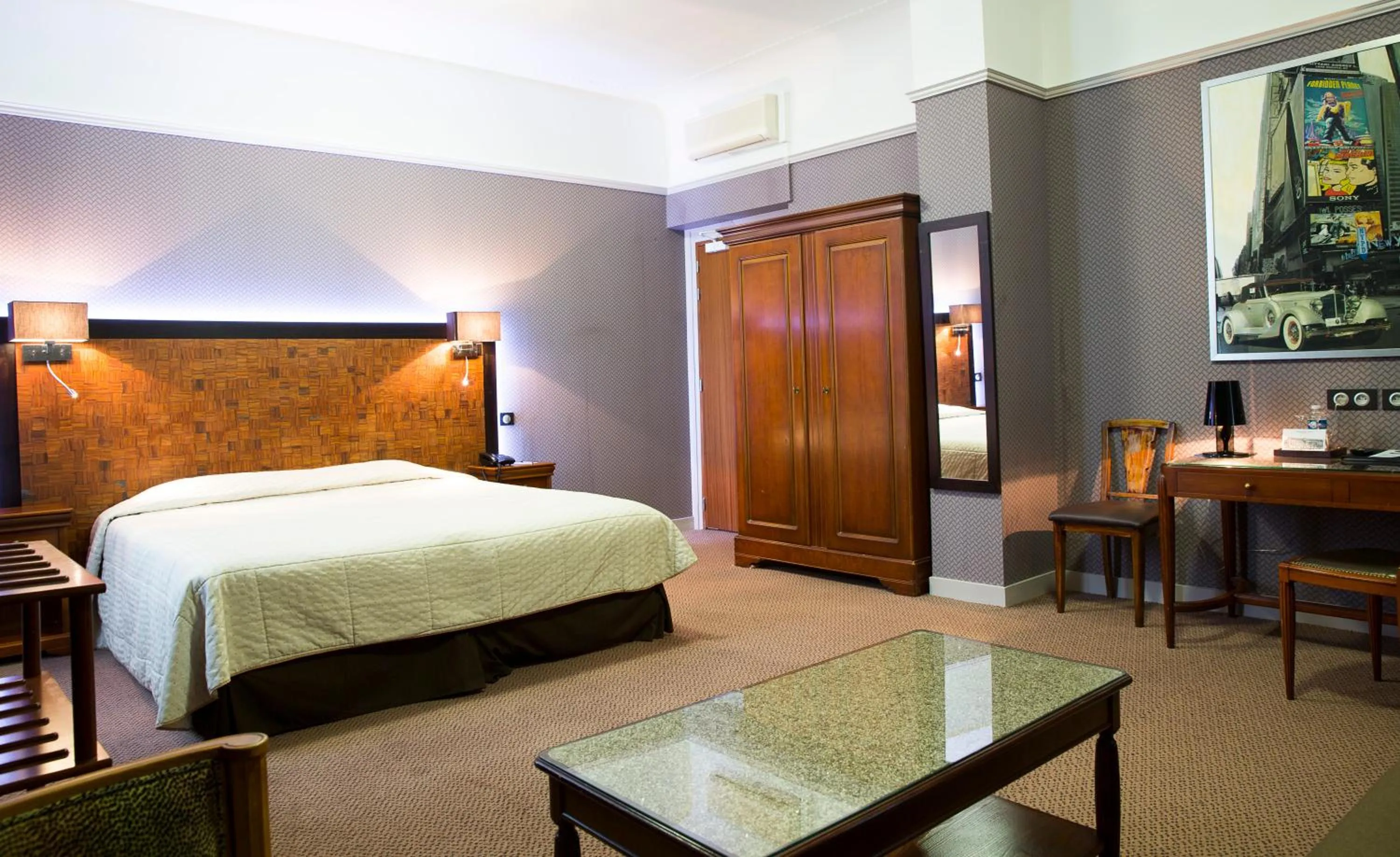 Photo of the whole room, Bed in Le Grand Hotel