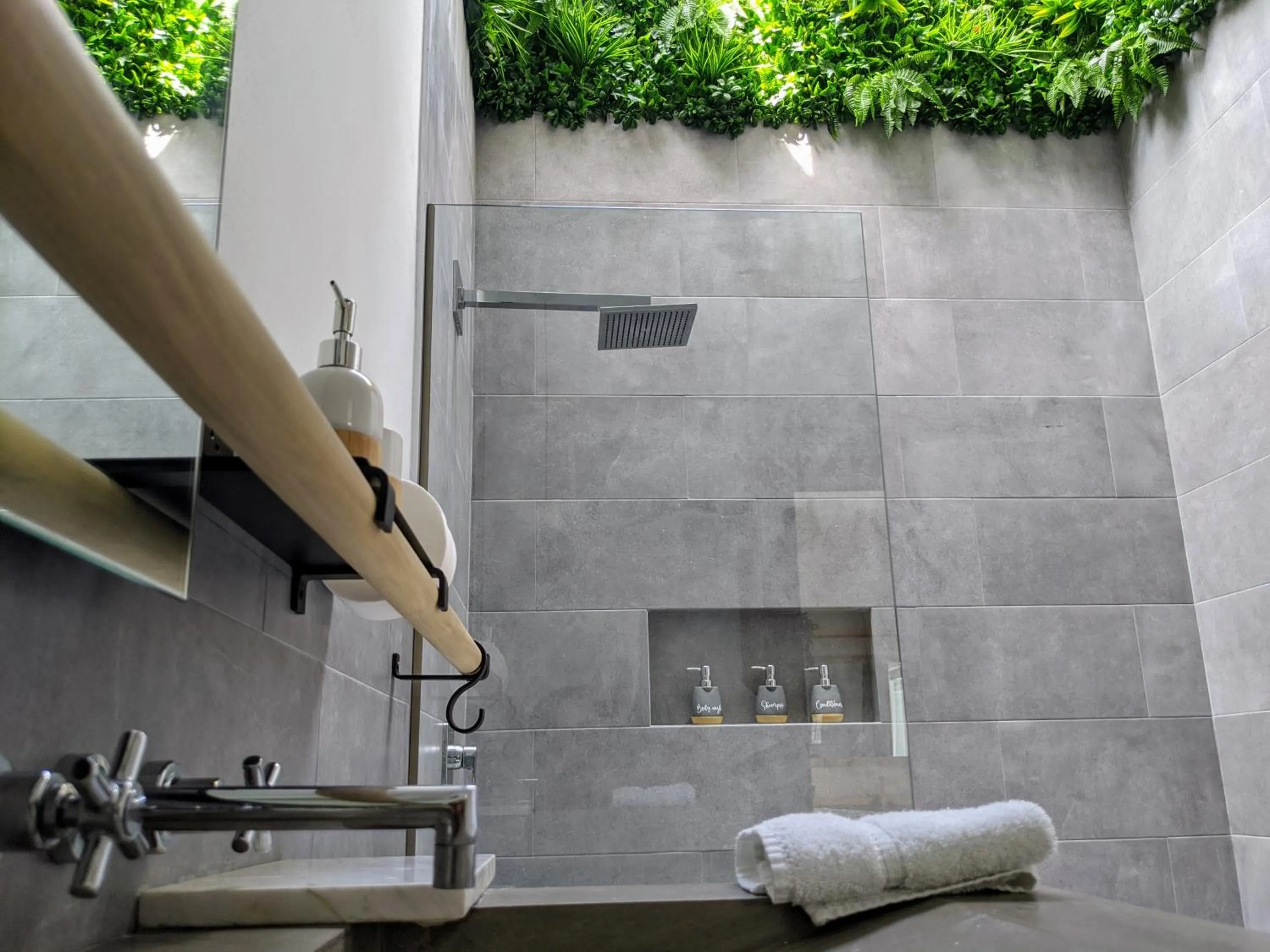 Bathroom in Garten Hotel