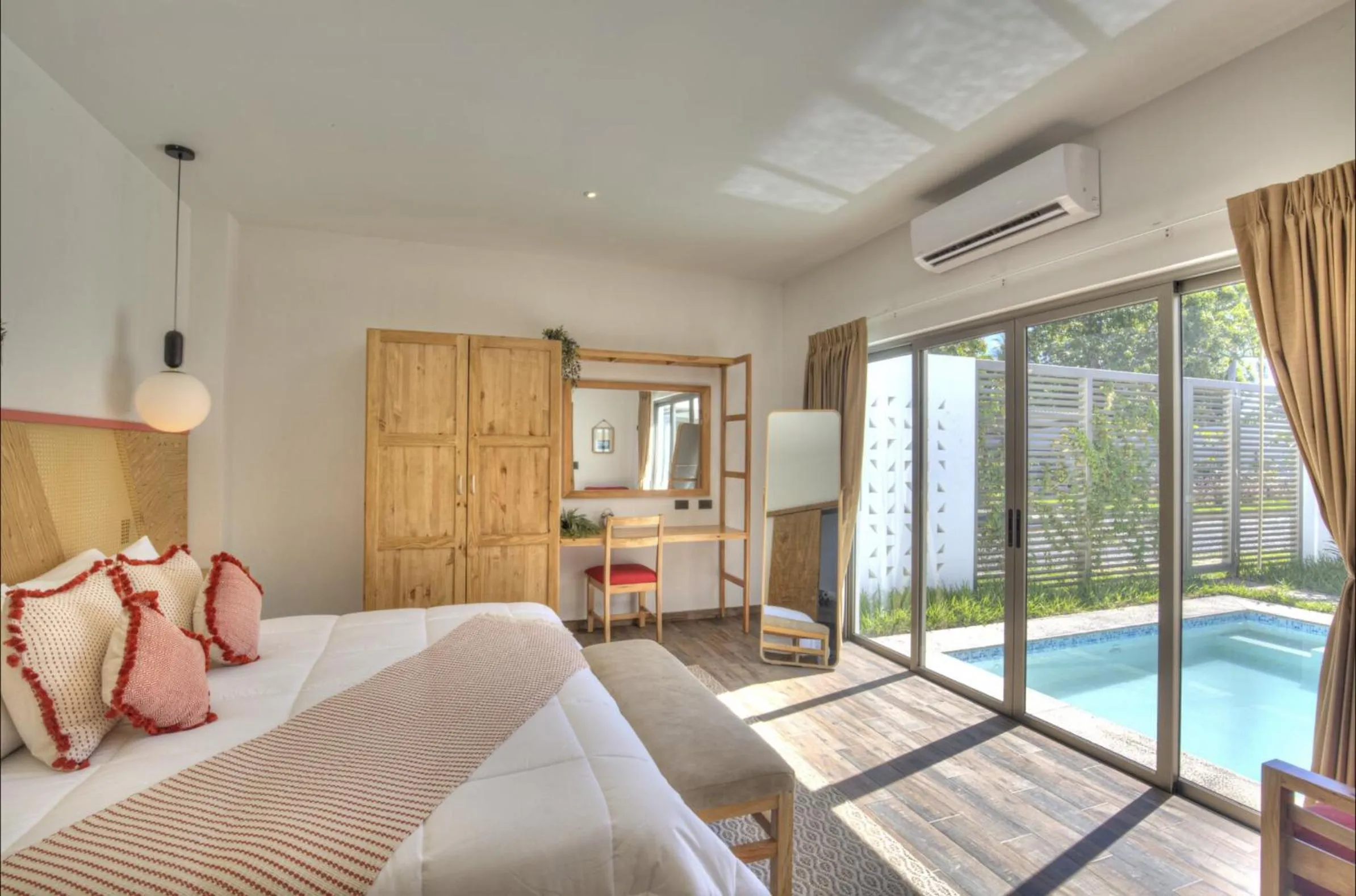 Photo of the whole room, Bed in Garten Hotel