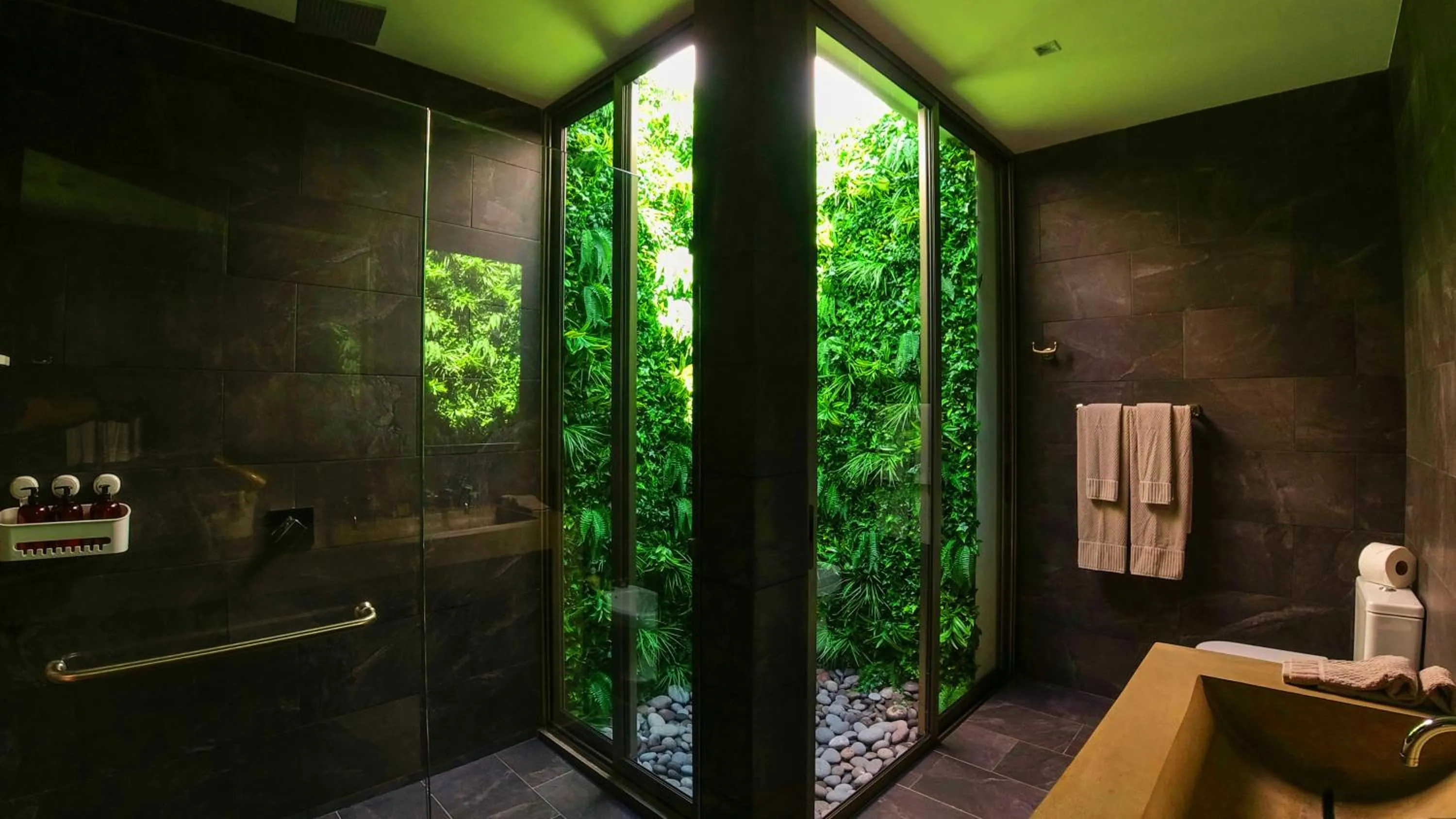 Bathroom in Garten Hotel