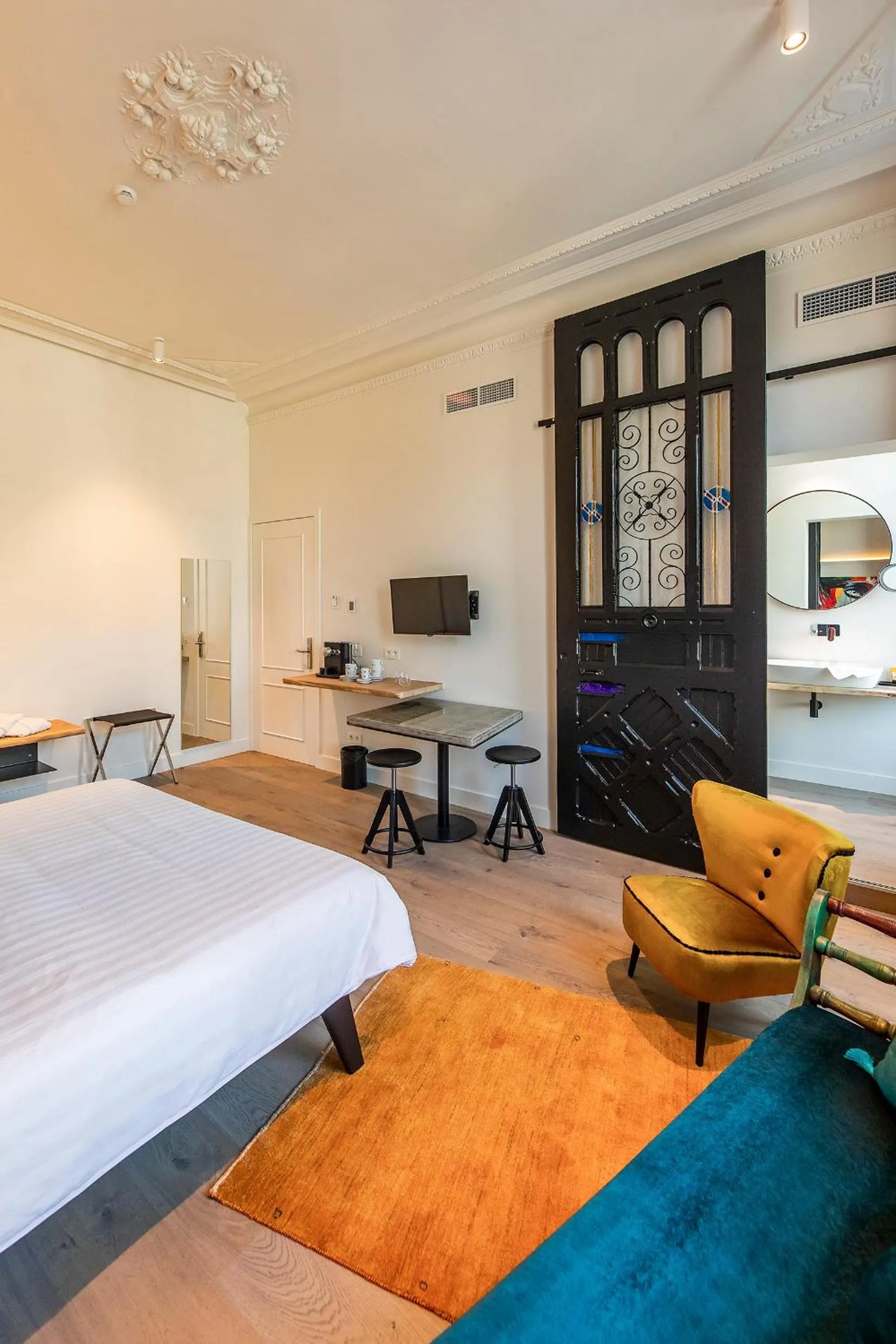 Living room, Bed in BareFoodGIULIA - Inspiration Hotel