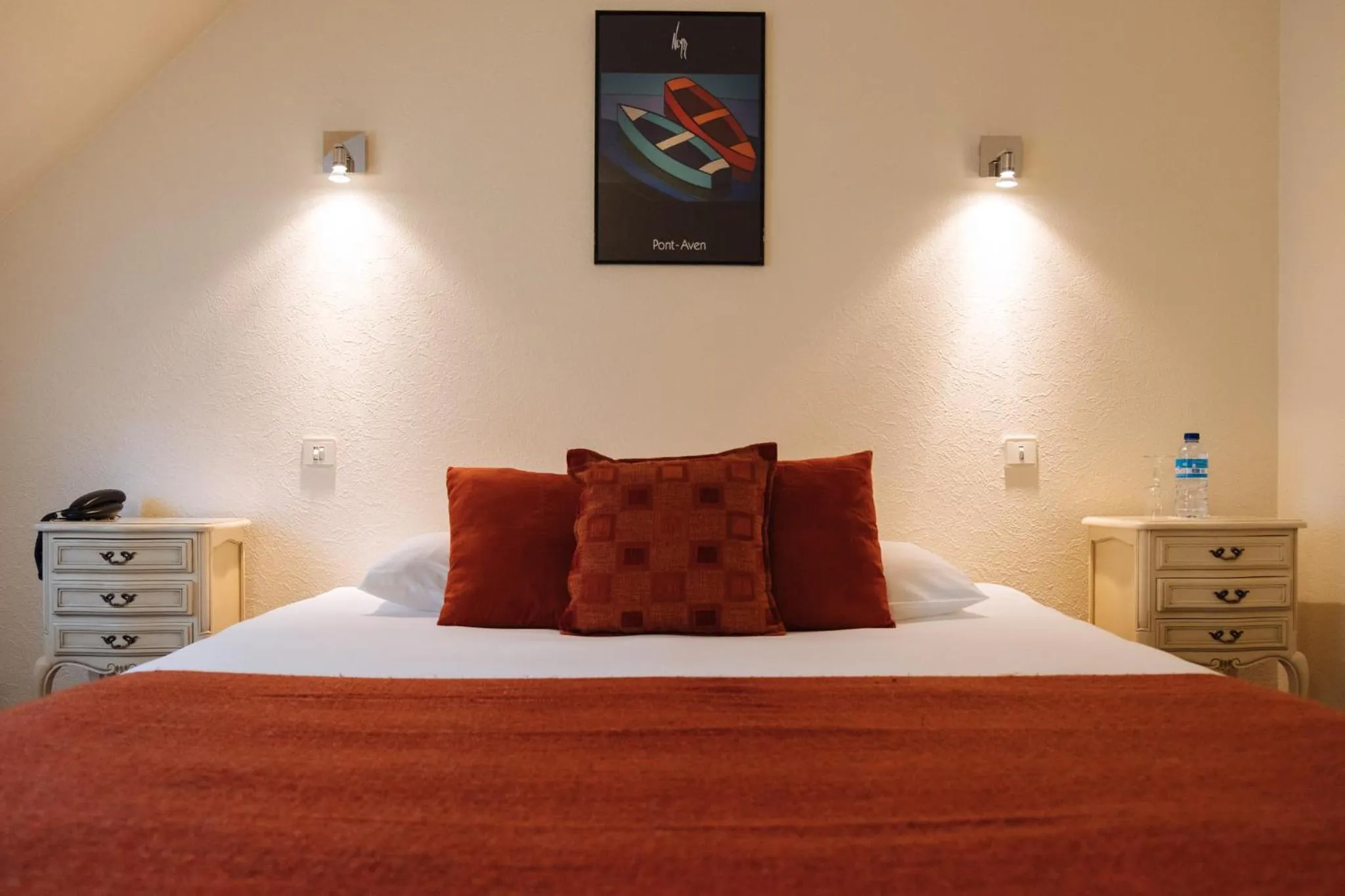 Photo of the whole room, Bed in CITOTEL La Chaumière Roz-Aven