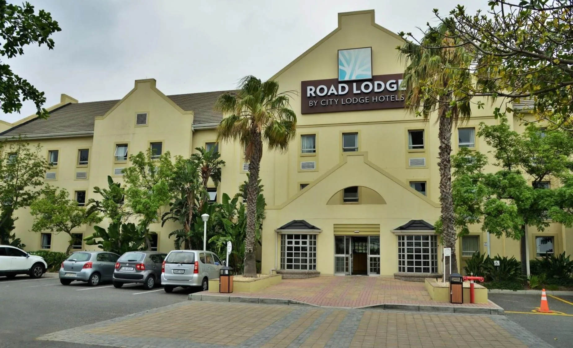 Property building in Road Lodge Cape Town International Airport