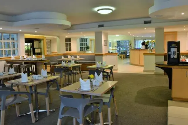 Double or Twin Room in Hotel Cape Town International Airport Double or Twin Room in Hotel Cape Town International Airport