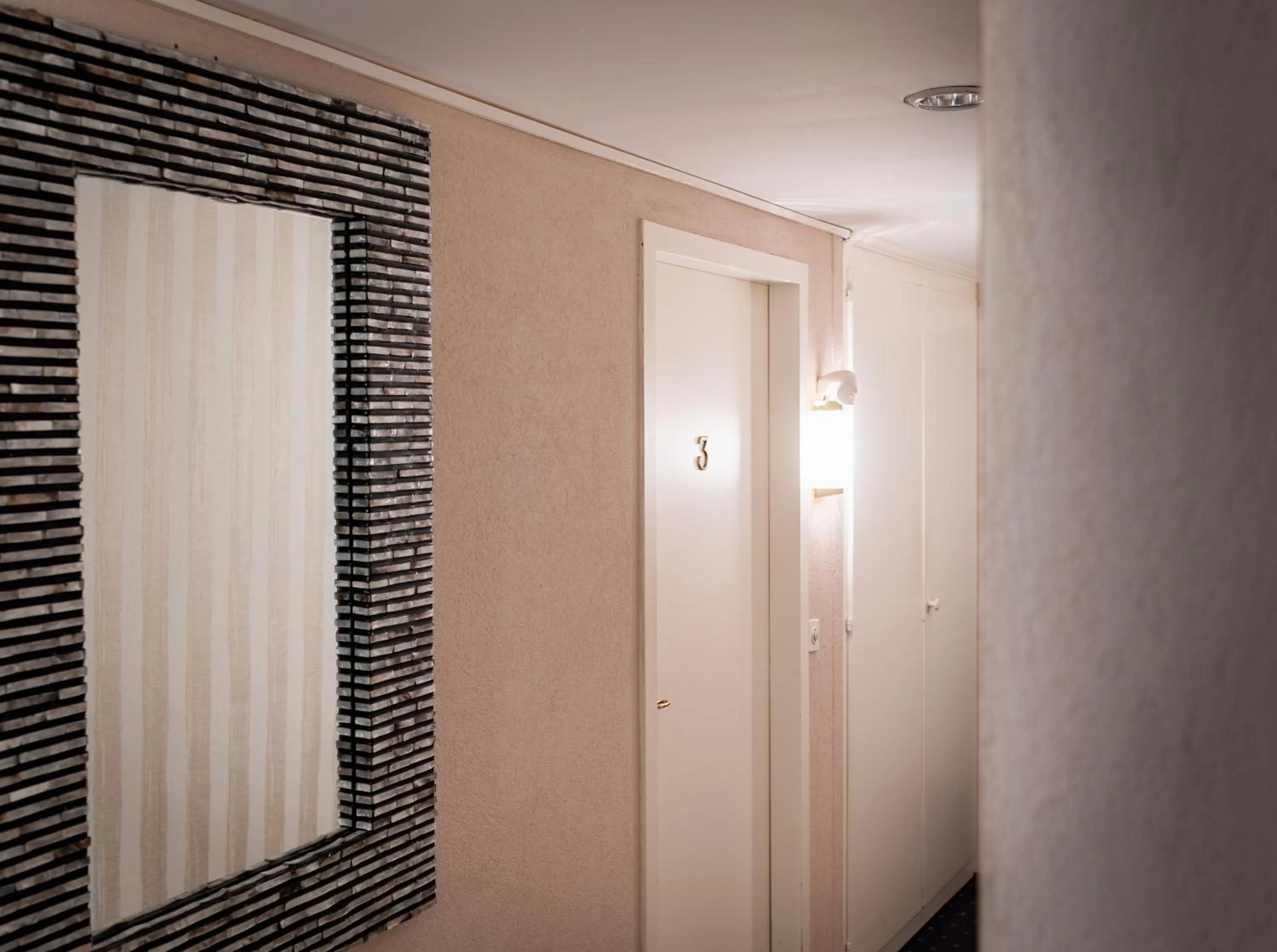 Photo of the whole room in Hotel Restaurant Kutchi