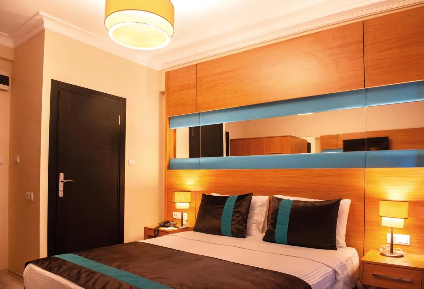 Bed in KARAMANS SİRKECİ SUİTES HOTEL