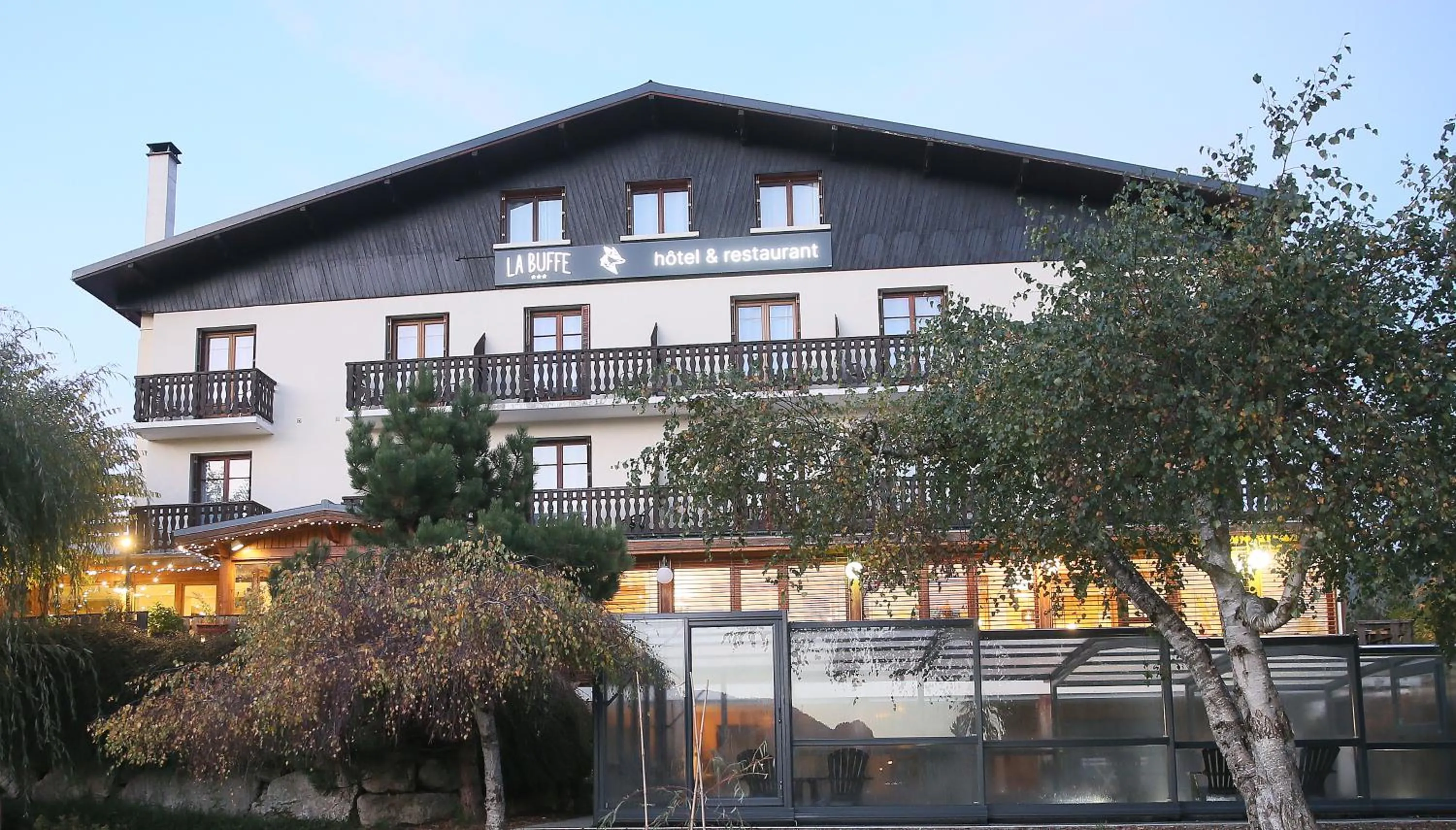 Property building in Hôtel Restaurant La Buffe