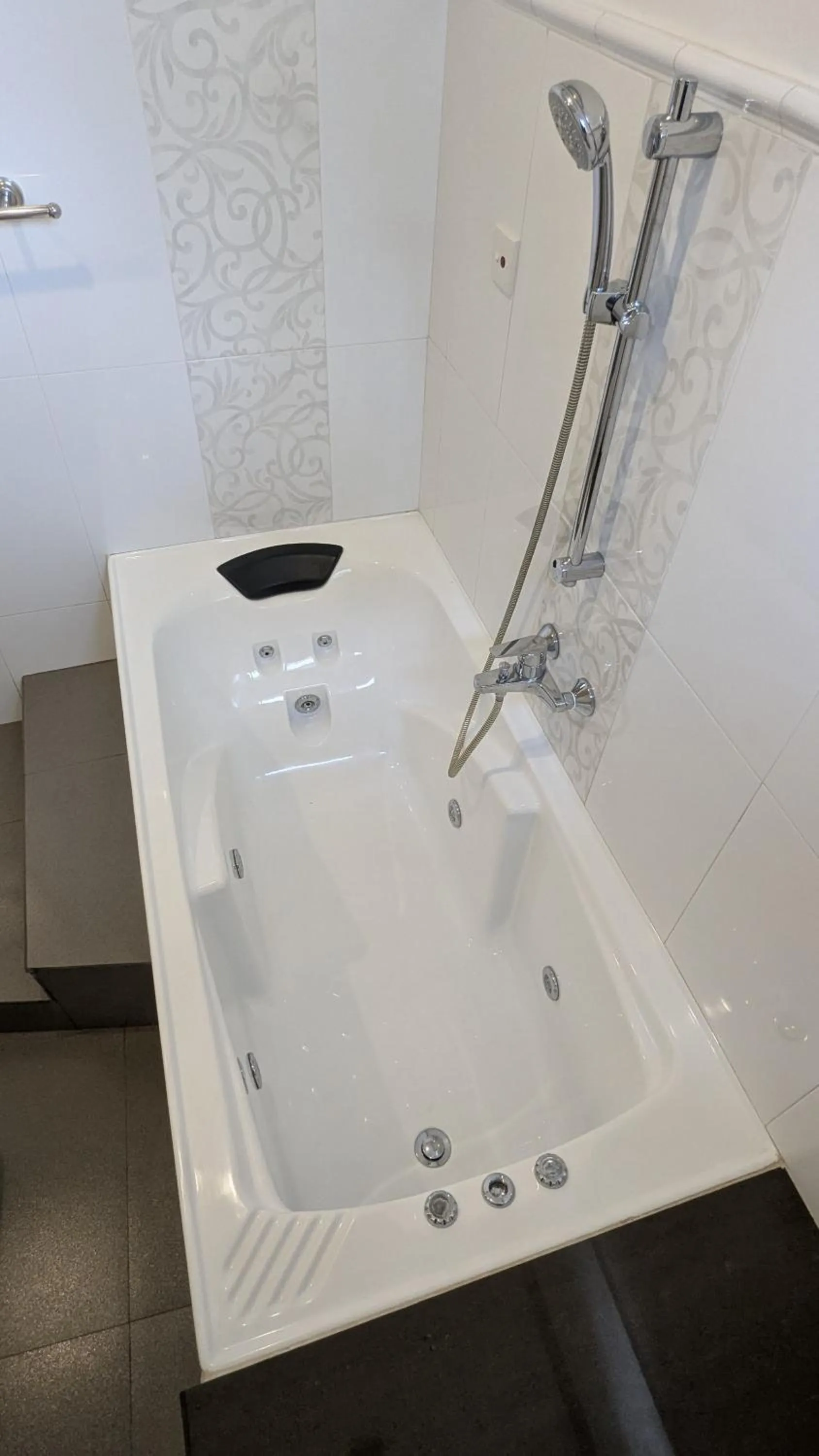 Bathroom in Suriya Arana