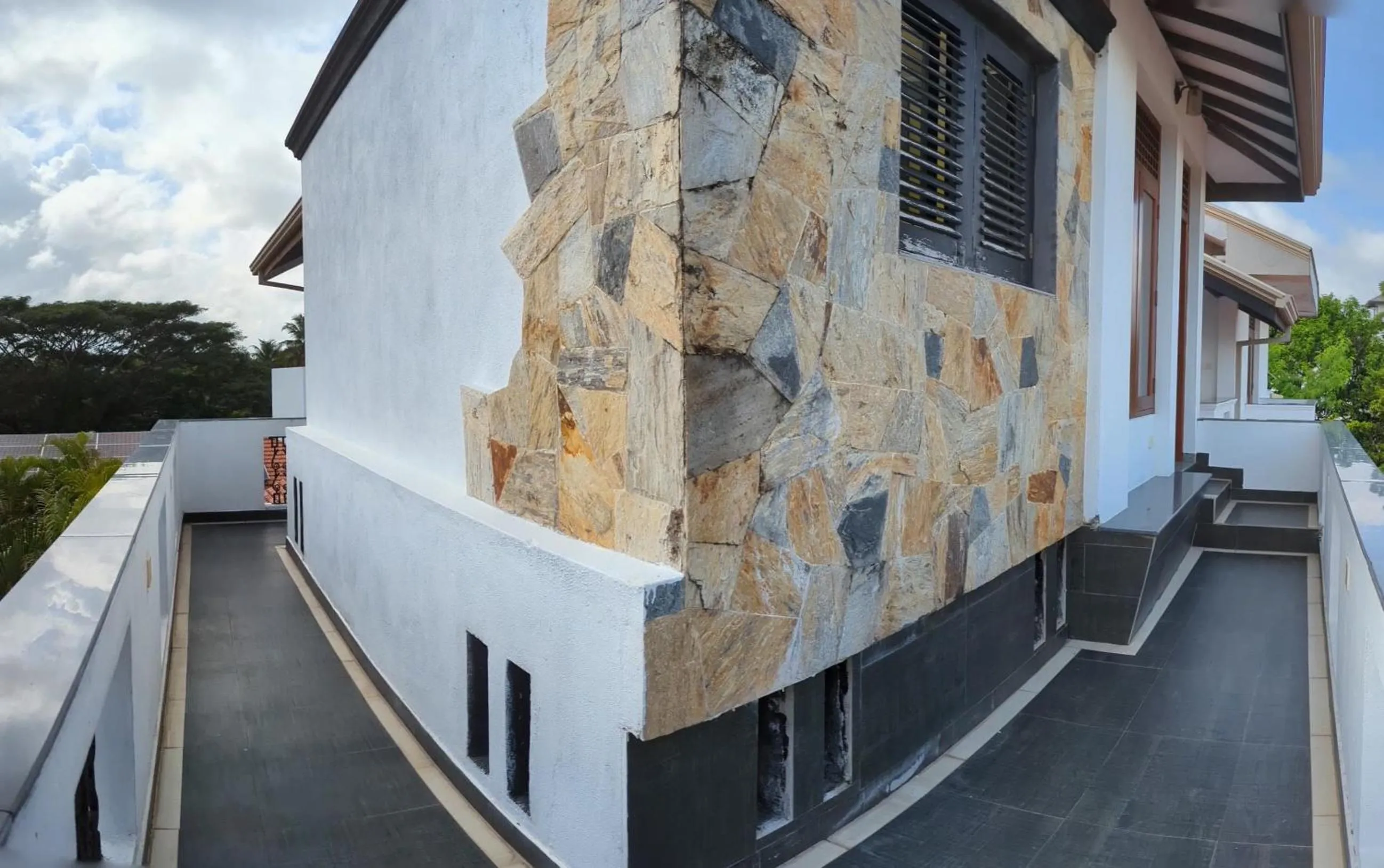 Property building in Suriya Arana