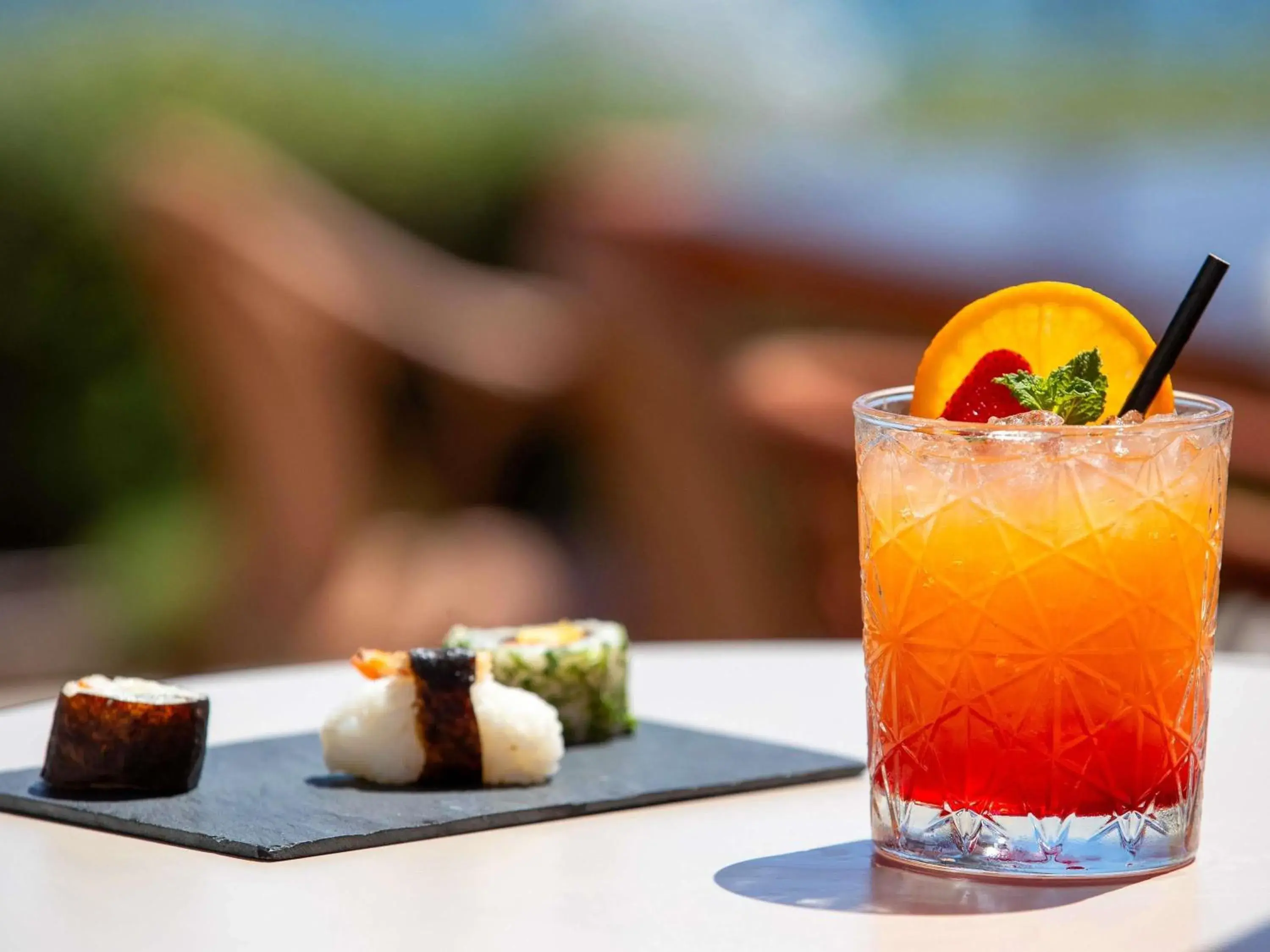 Lounge or bar in Pullman Cannes Mandelieu Lounge or bar in Pullman Cannes Mandelieu