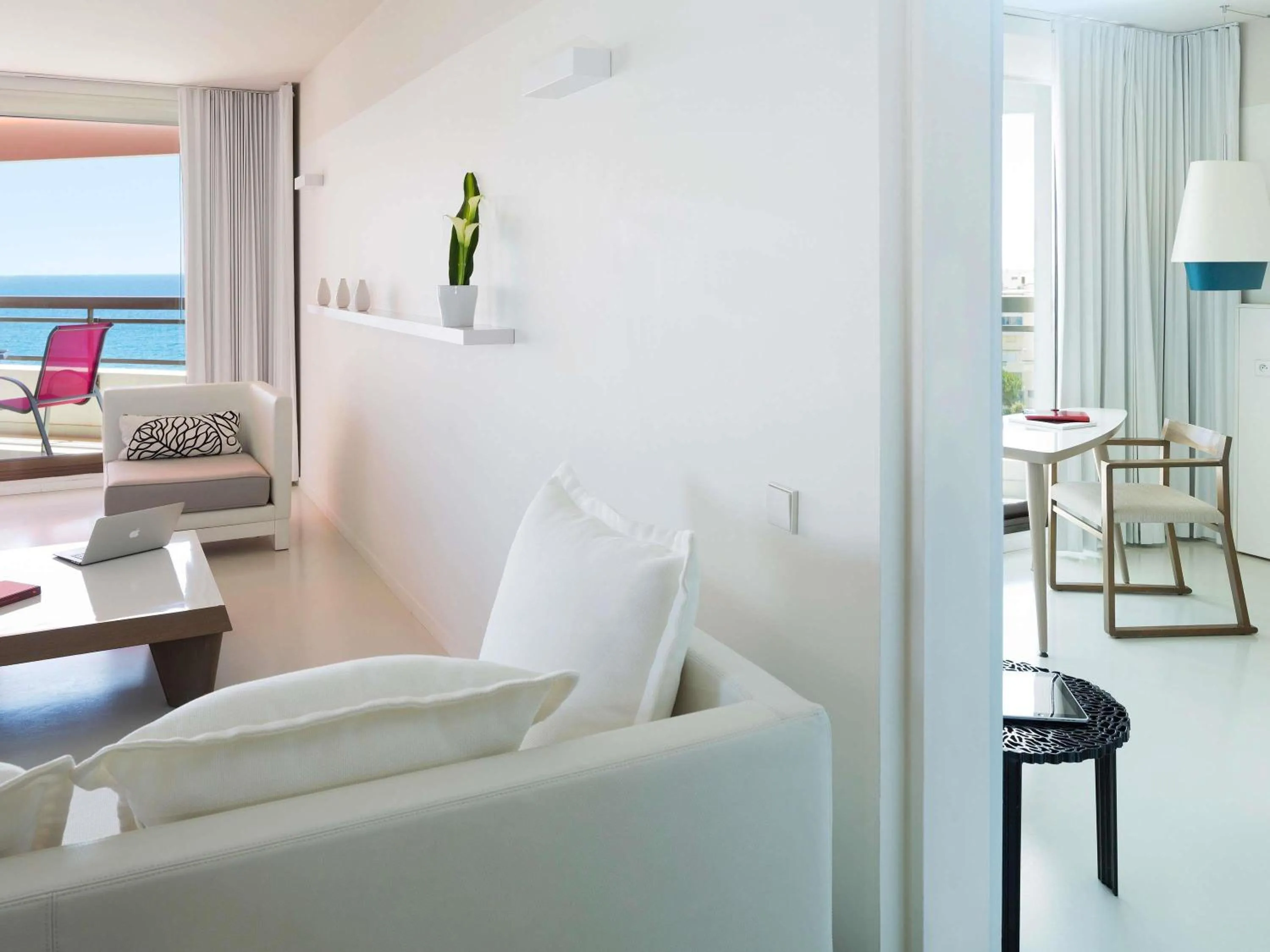 Photo of the whole room in Pullman Cannes Mandelieu