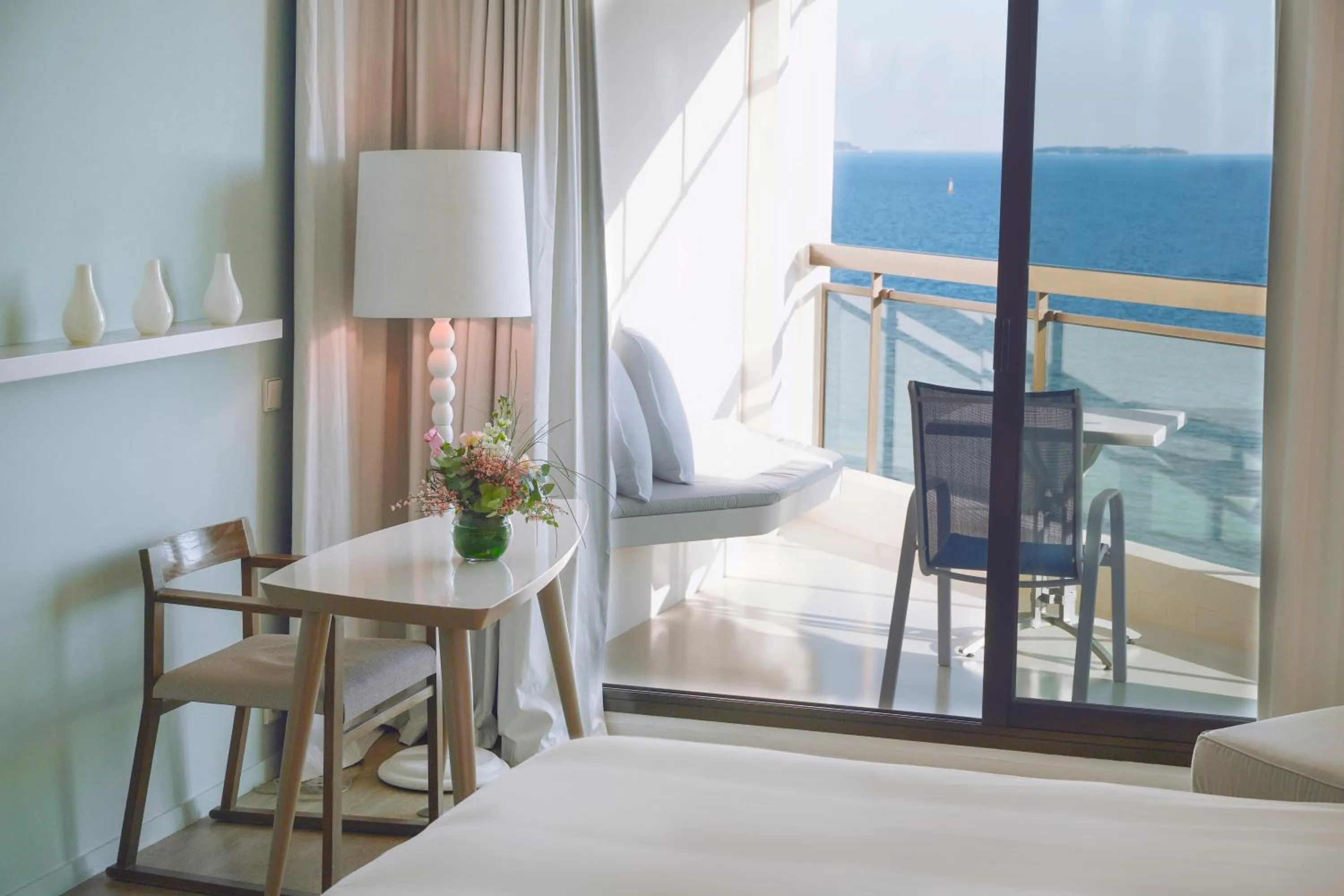 Bed in Pullman Cannes Mandelieu