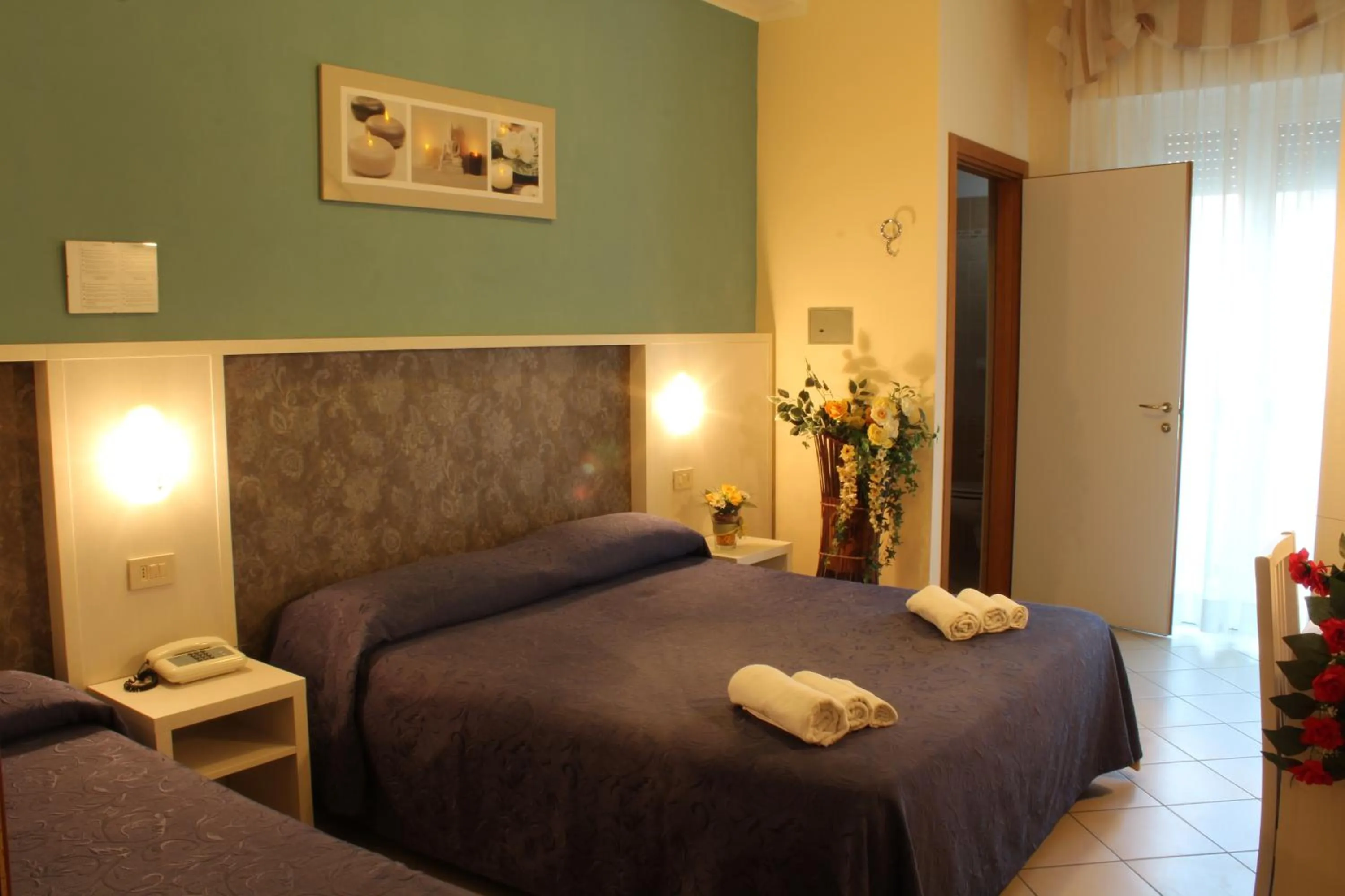 Bedroom, Bed in Hotel Senyor