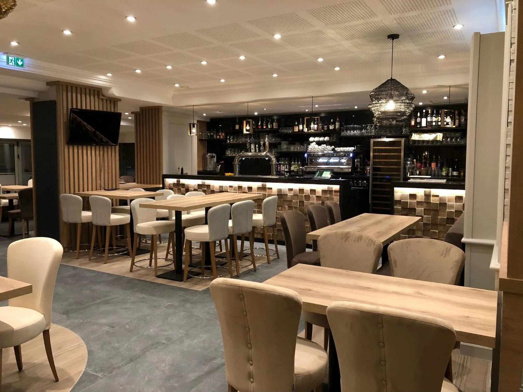 Restaurant/places to eat in Best Western Le Duguesclin Hôtel-Restaurant