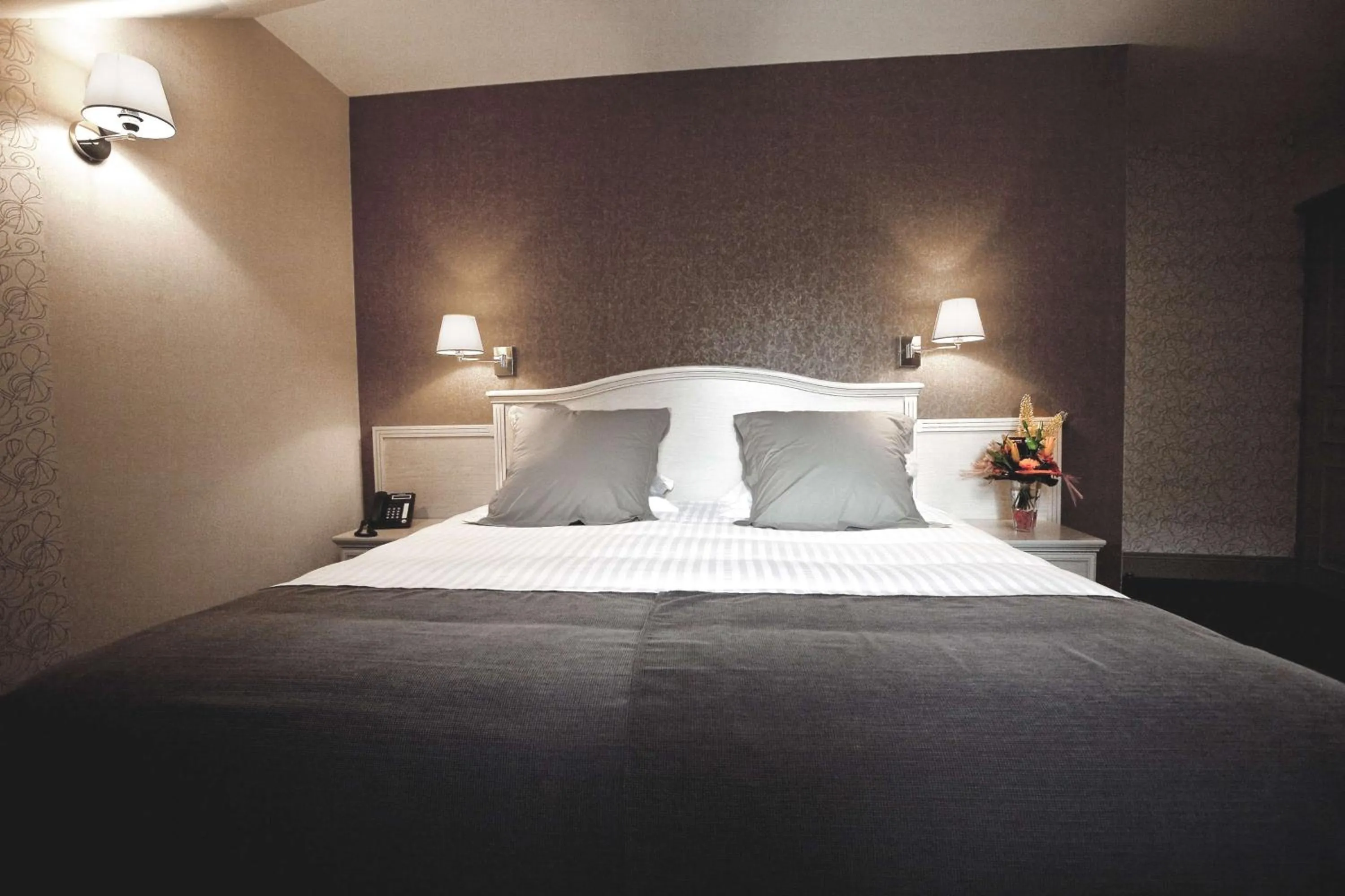 Bedroom, Bed in Best Western Le Duguesclin Hôtel-Restaurant