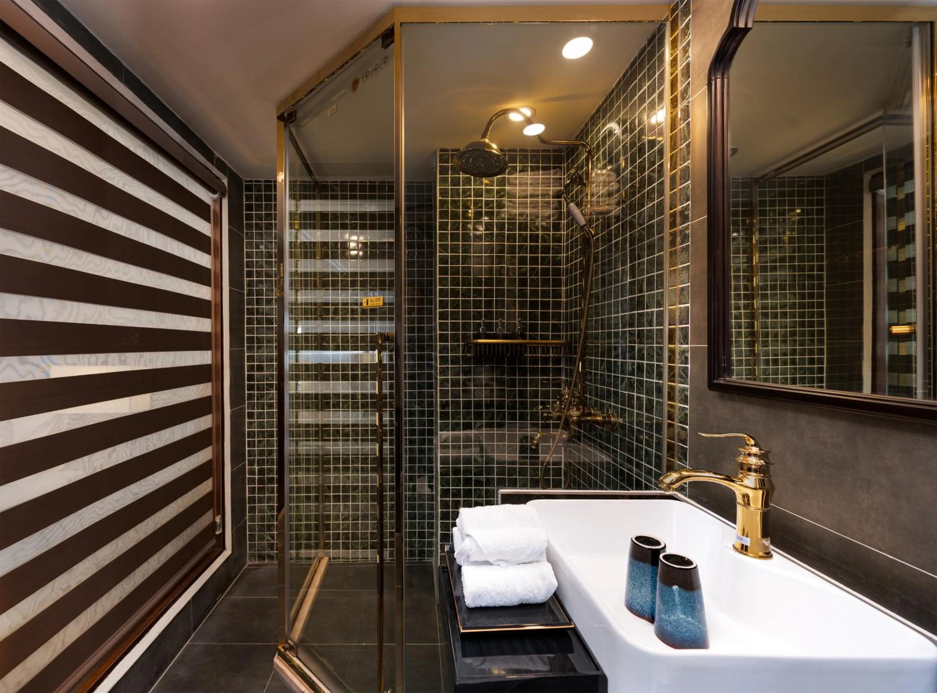 Shower in Sapa Horizon Hotel & Skybar