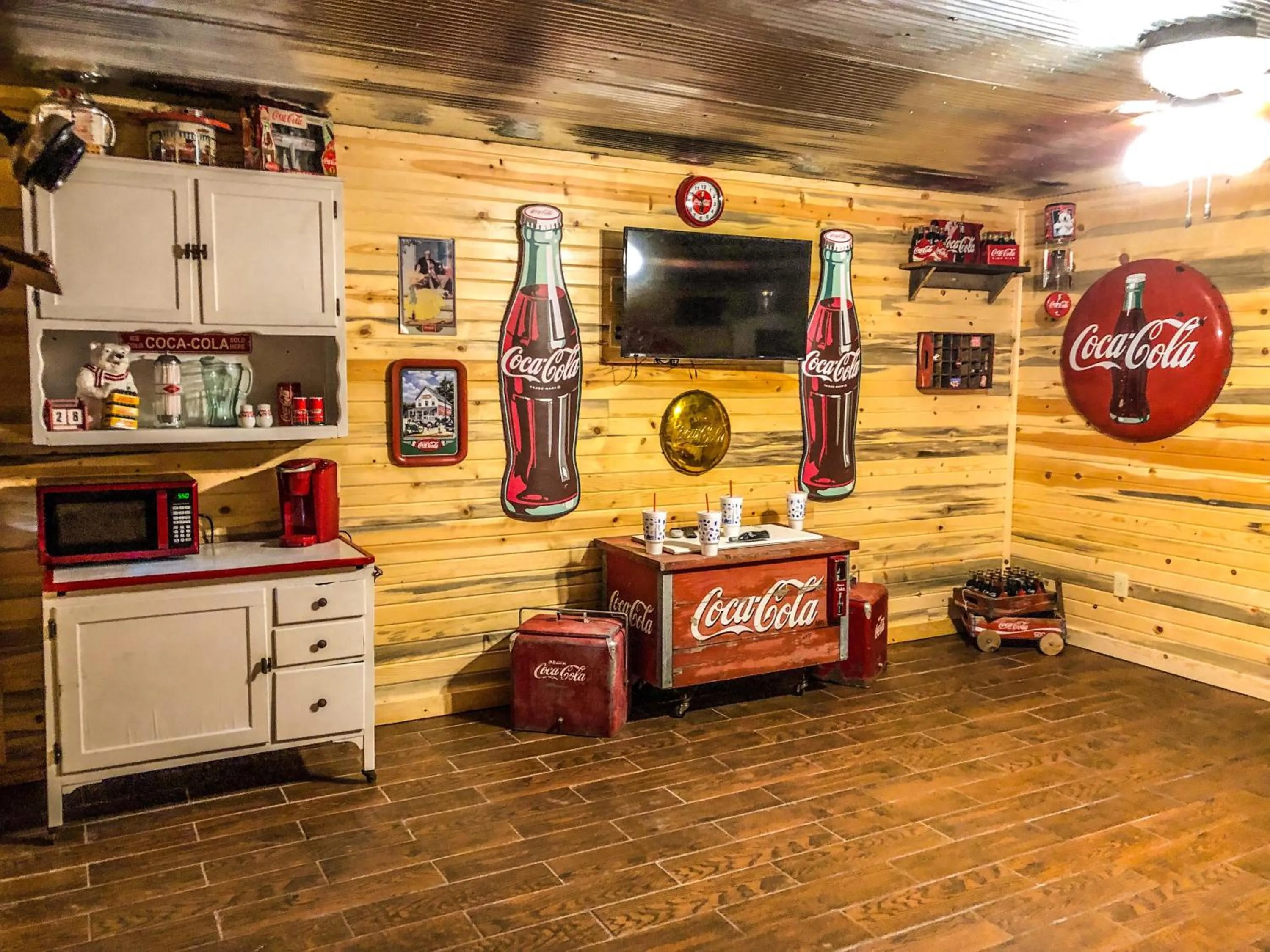 Samantha's Timber Inn