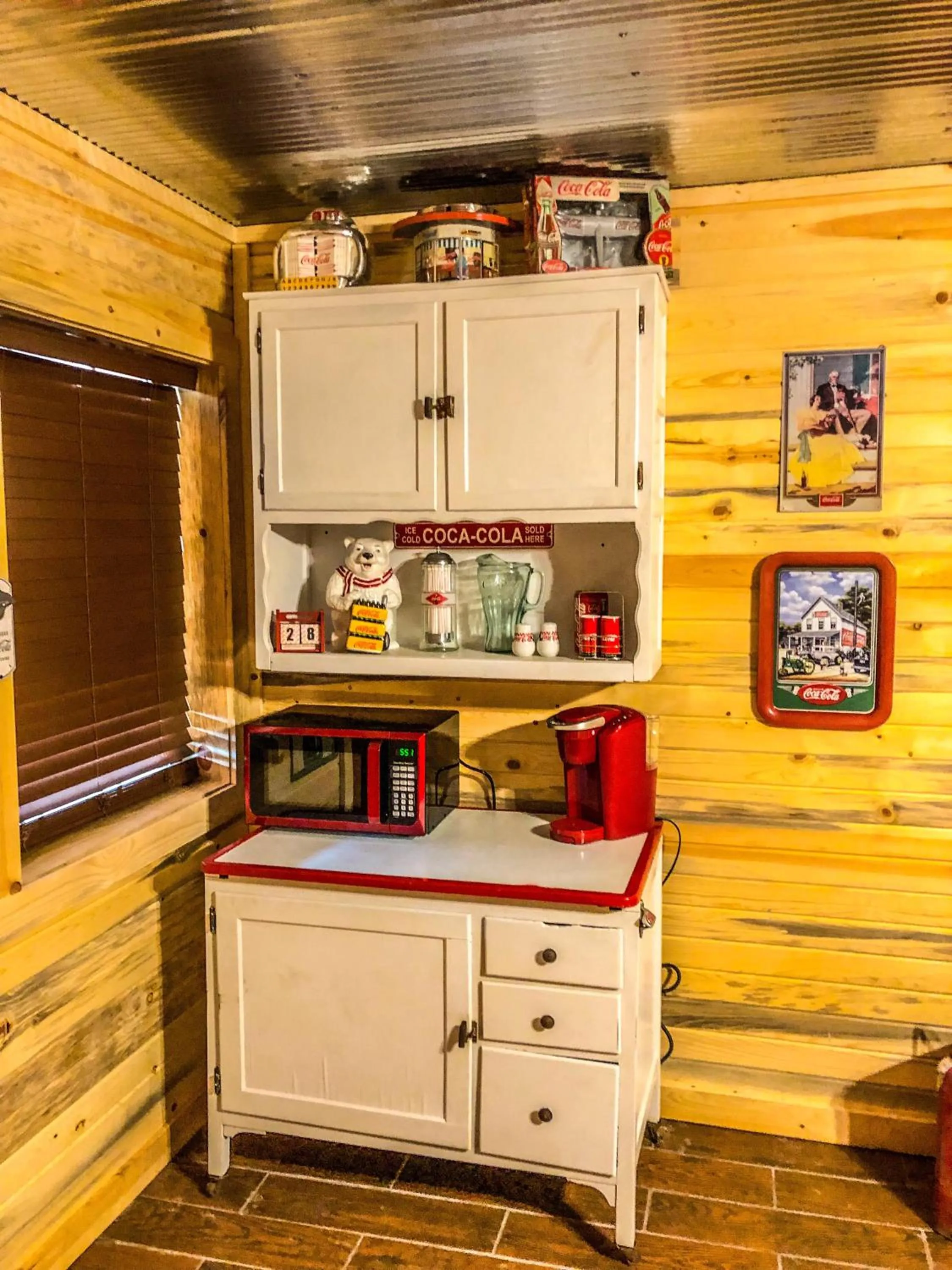 Samantha's Timber Inn