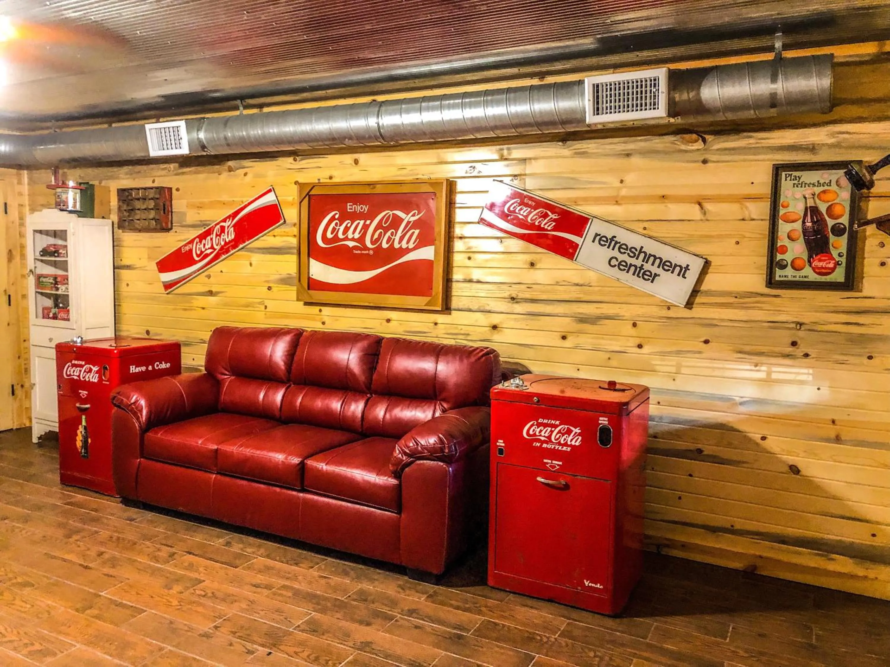 Samantha's Timber Inn