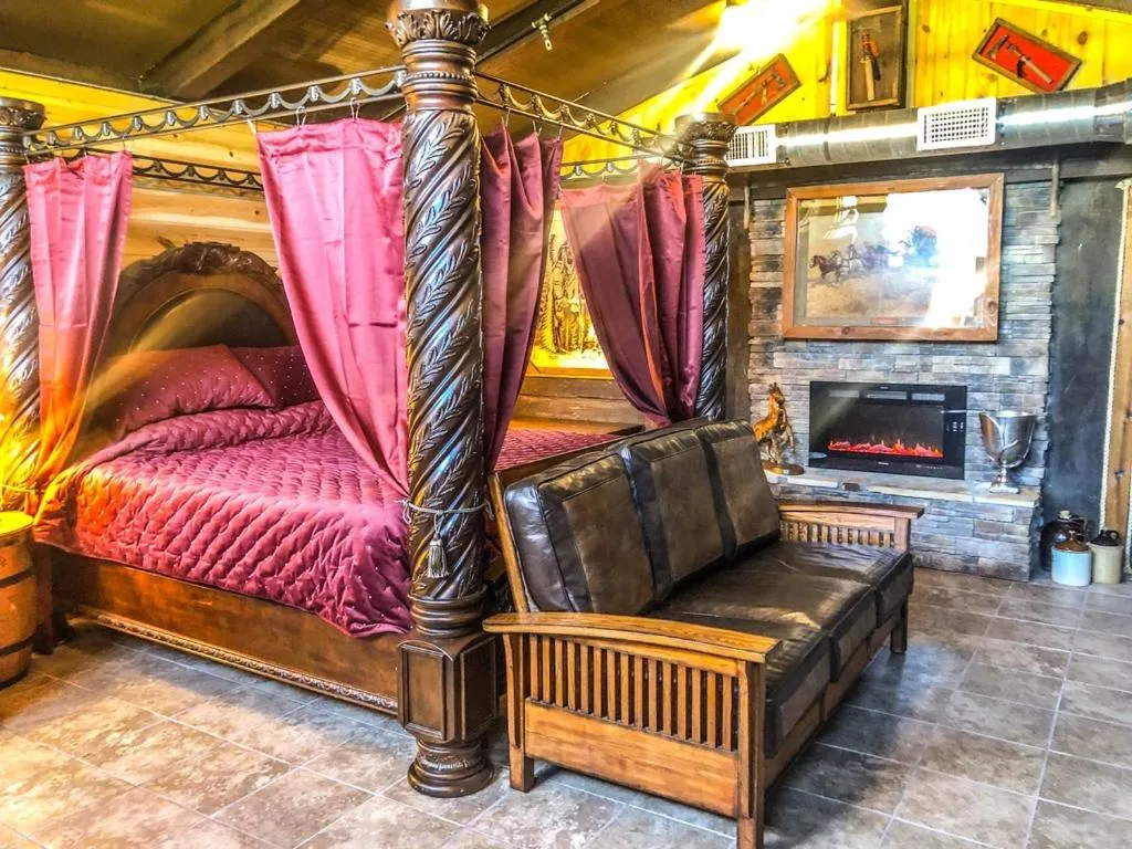 Bed in Samantha's Timber Inn