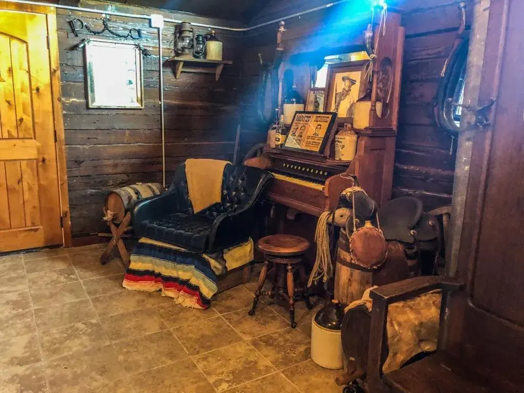 Deluxe King Studio in Samantha's Timber Inn Deluxe King Studio in Samantha's Timber Inn