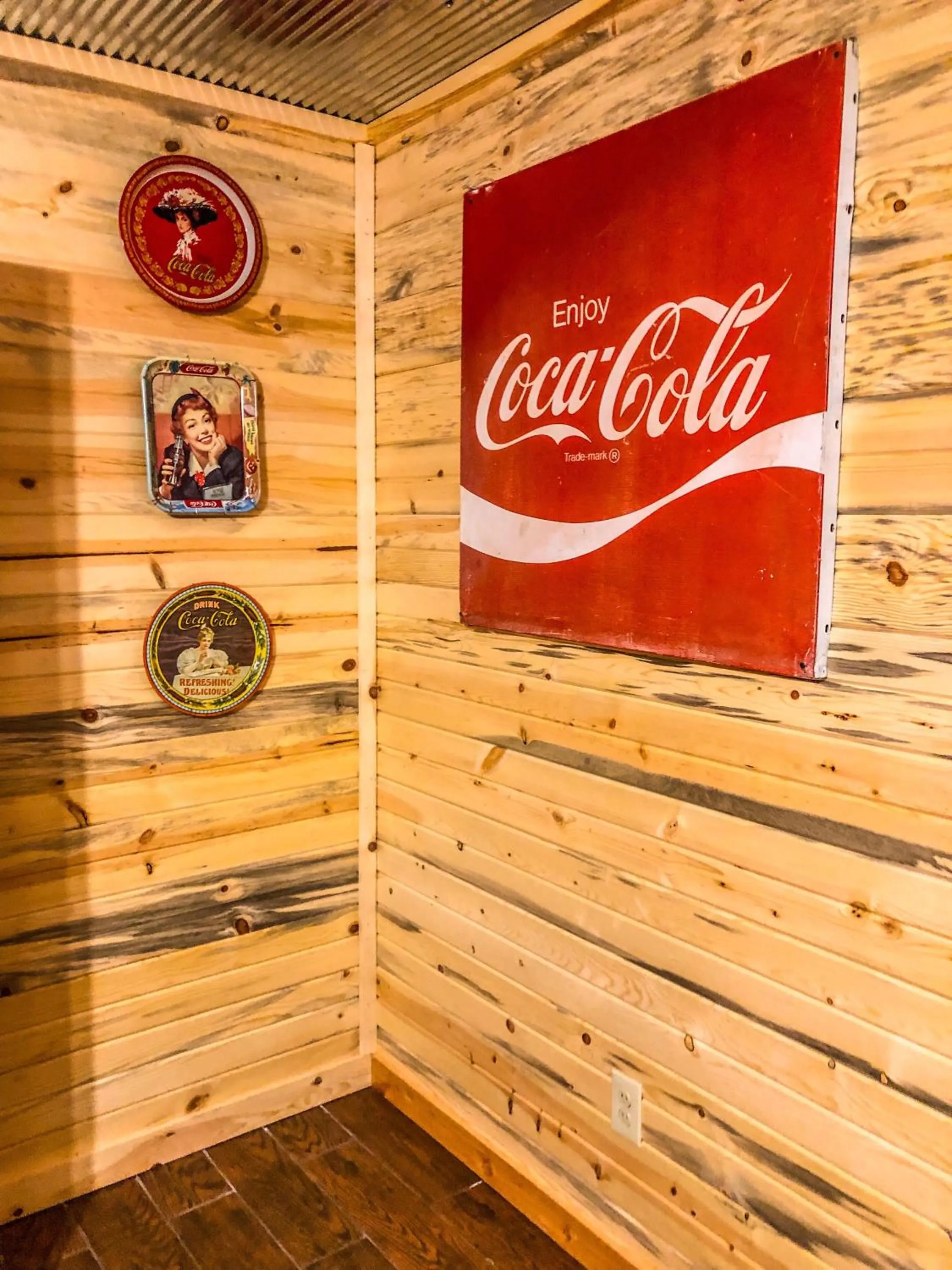 Samantha's Timber Inn