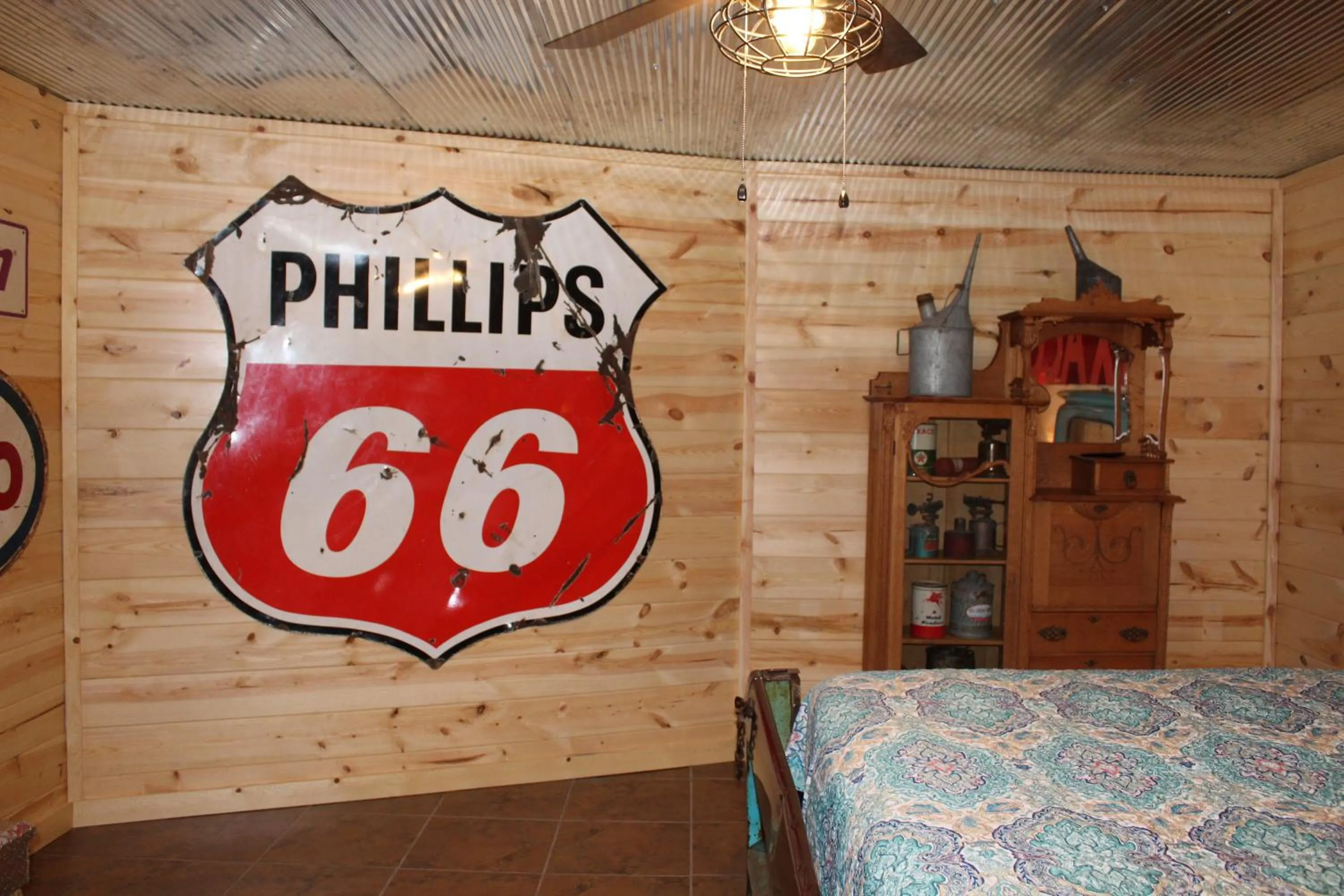 Samantha's Timber Inn