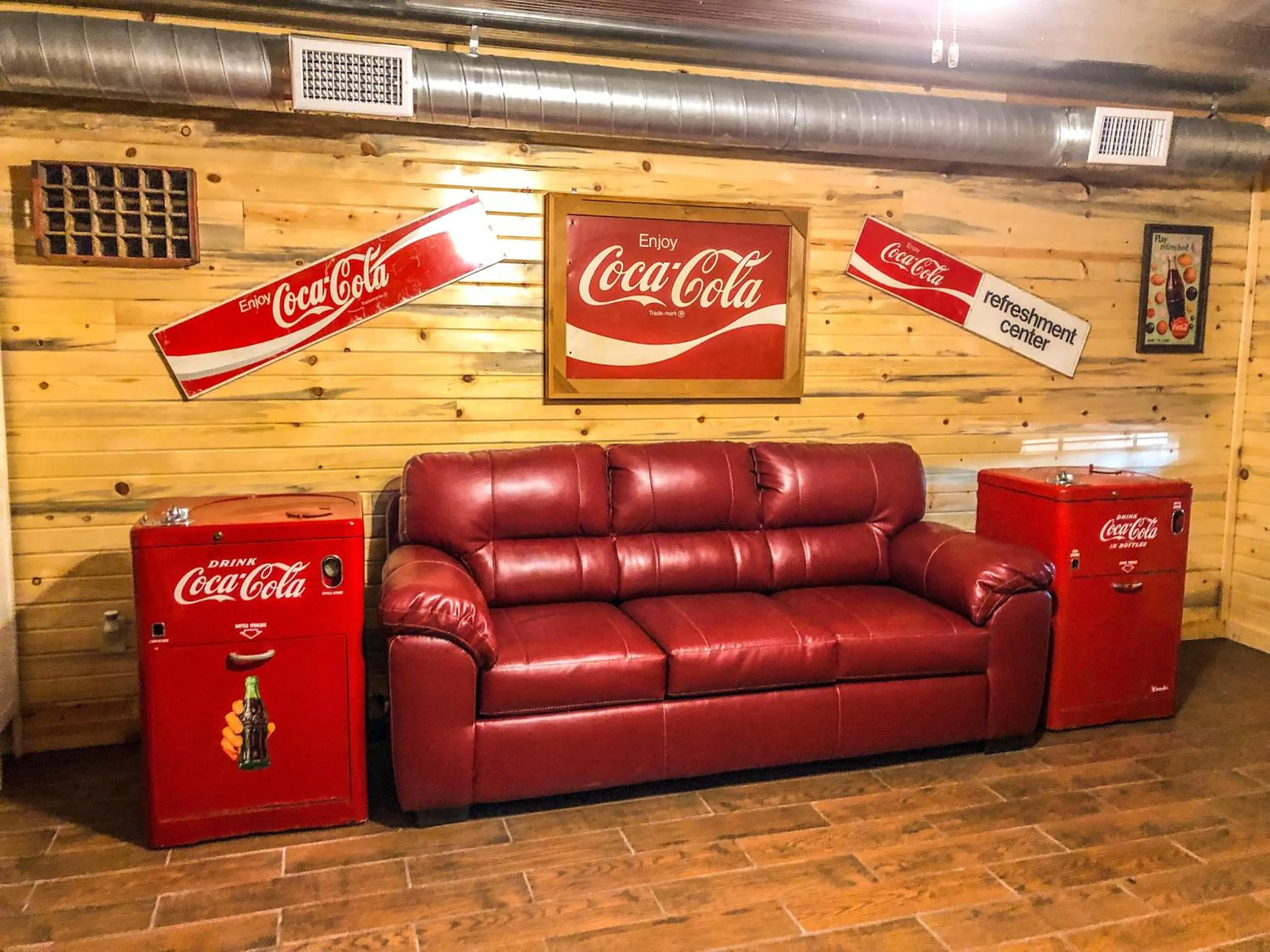 Samantha's Timber Inn