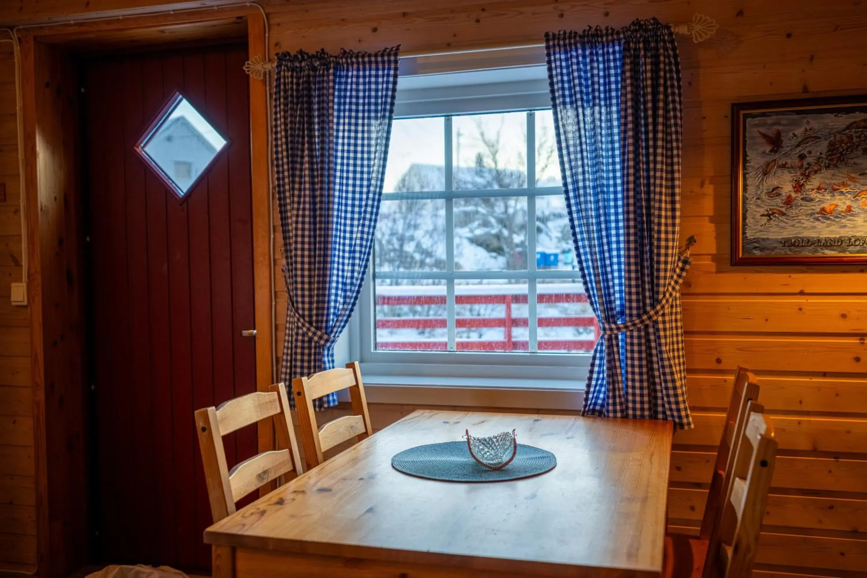 Rorbu Cottage with 2 bedroom, 2 bathroom and 5 beds in Henningsvær Rorbuer Rorbu Cottage with 2 bedroom, 2 bathroom and 5 beds in Henningsvær Rorbuer