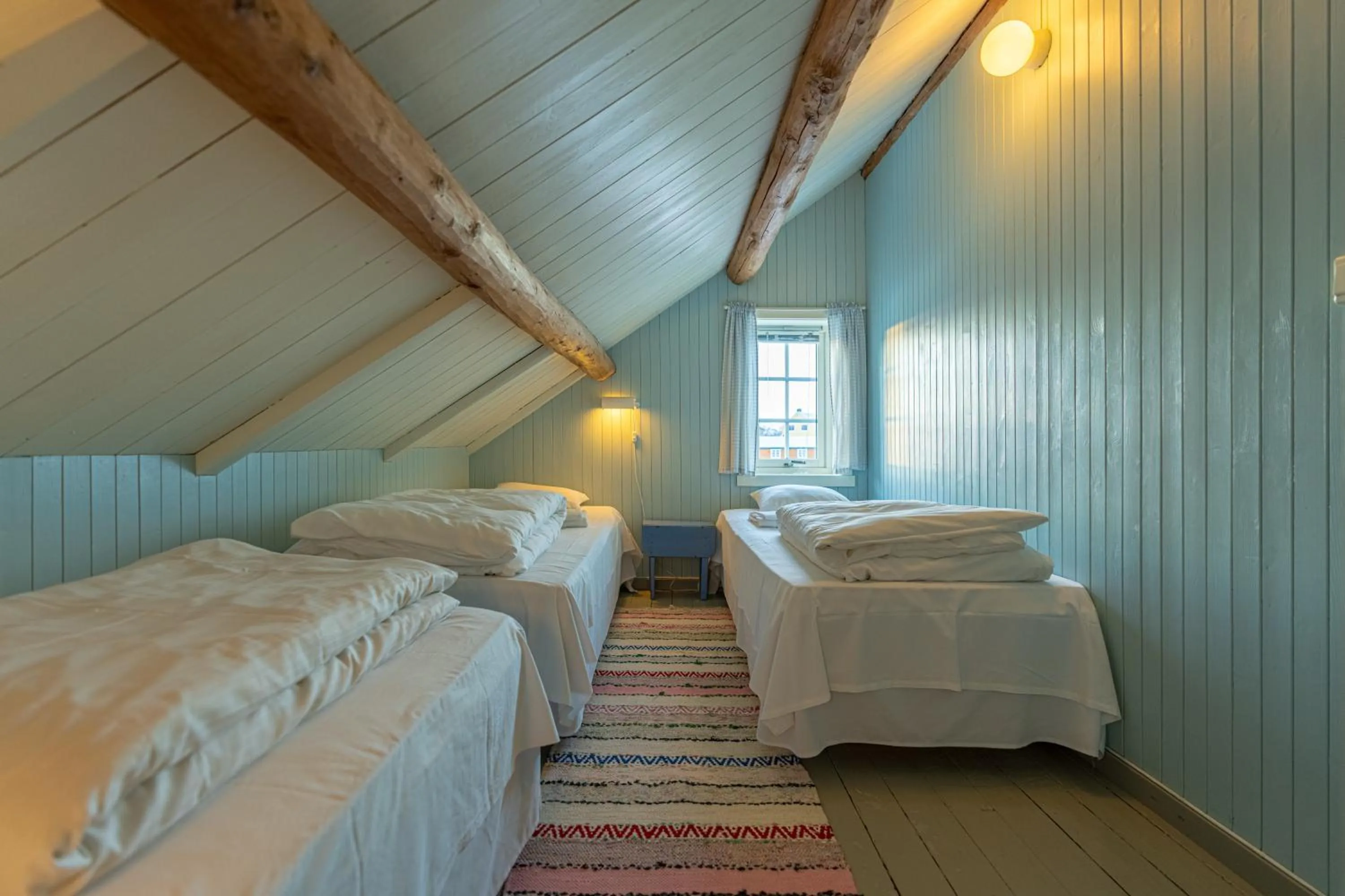 Bed in Henningsvær Rorbuer