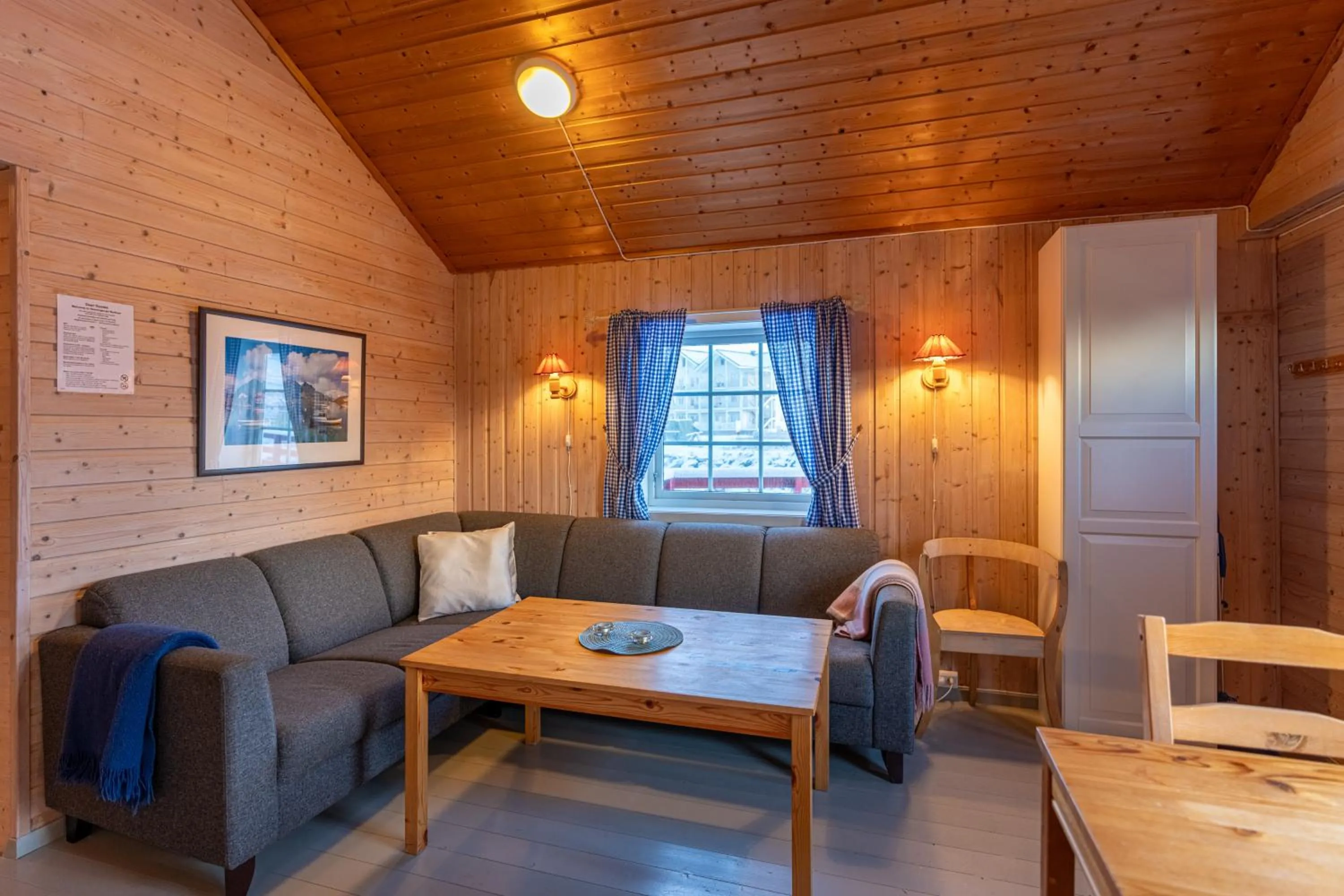 Living room in Henningsvær Rorbuer