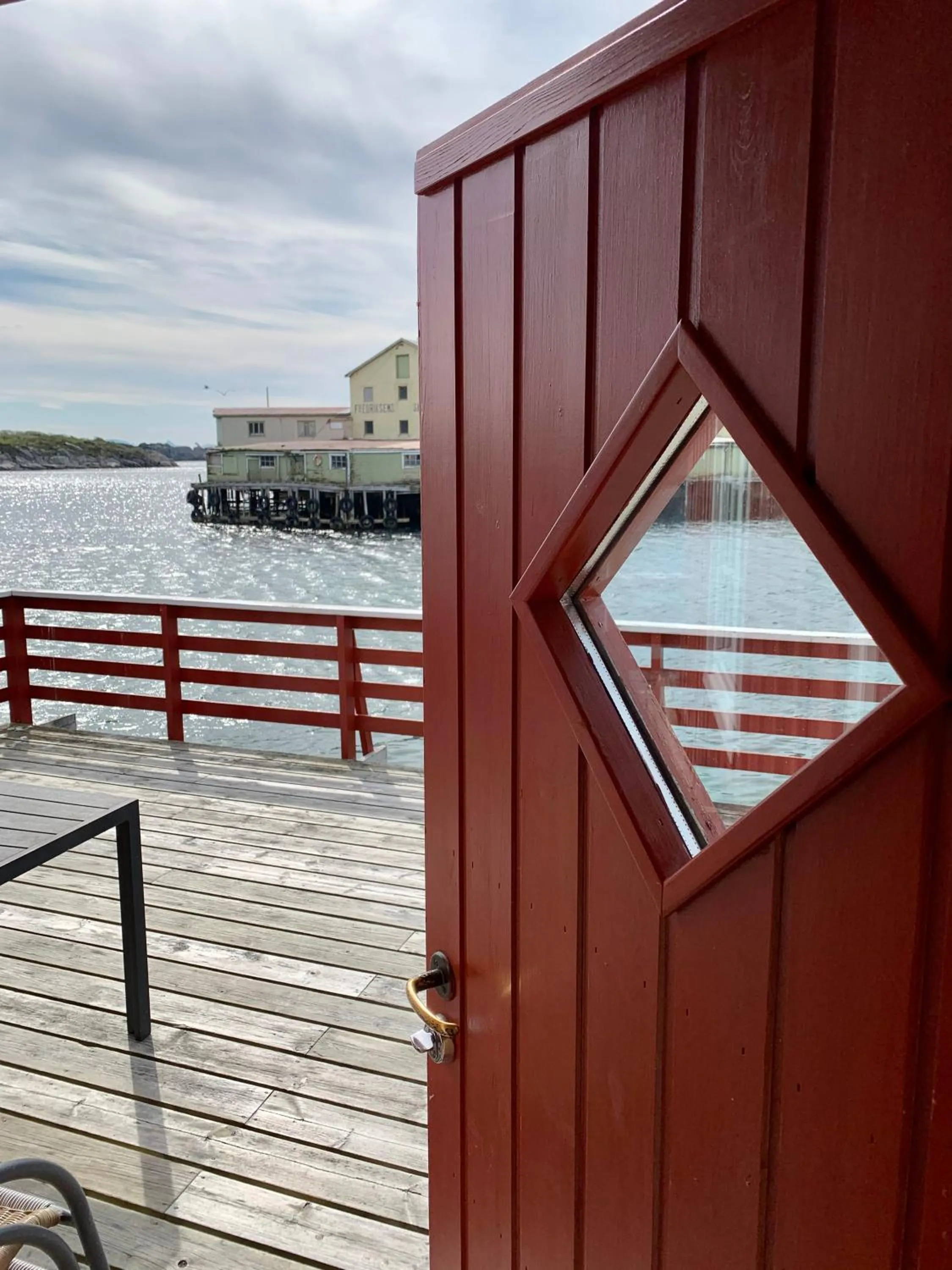 Facade/entrance in Henningsvær Rorbuer