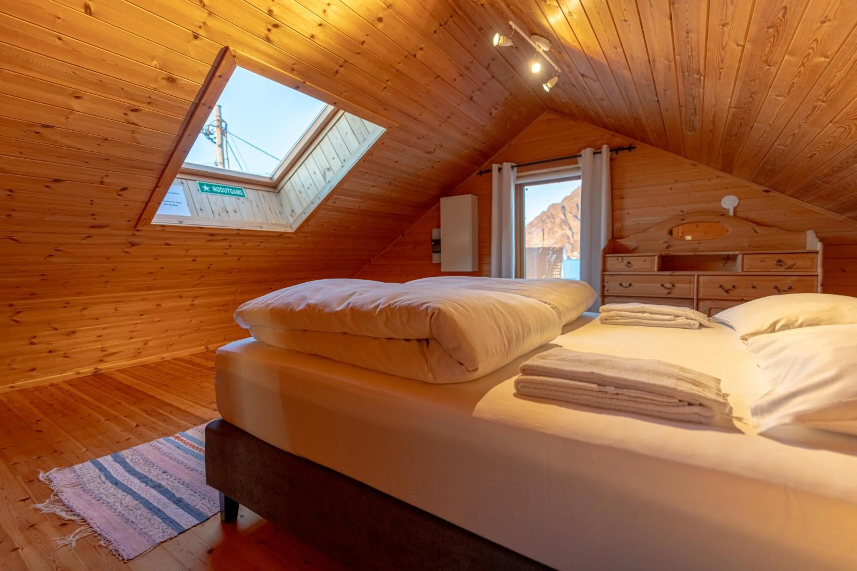 Bedroom, Bed in Henningsvær Rorbuer