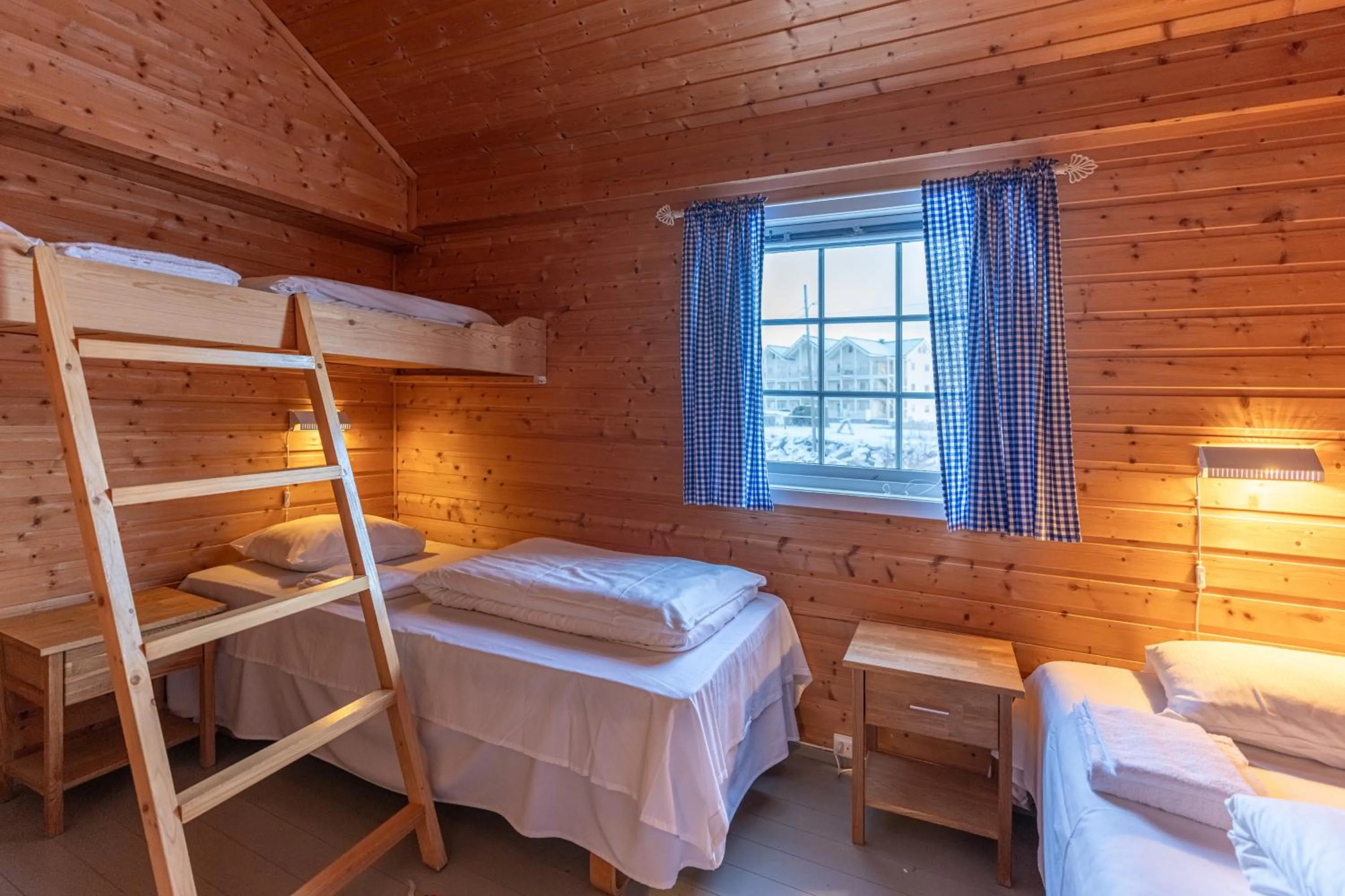 Bed in Henningsvær Rorbuer