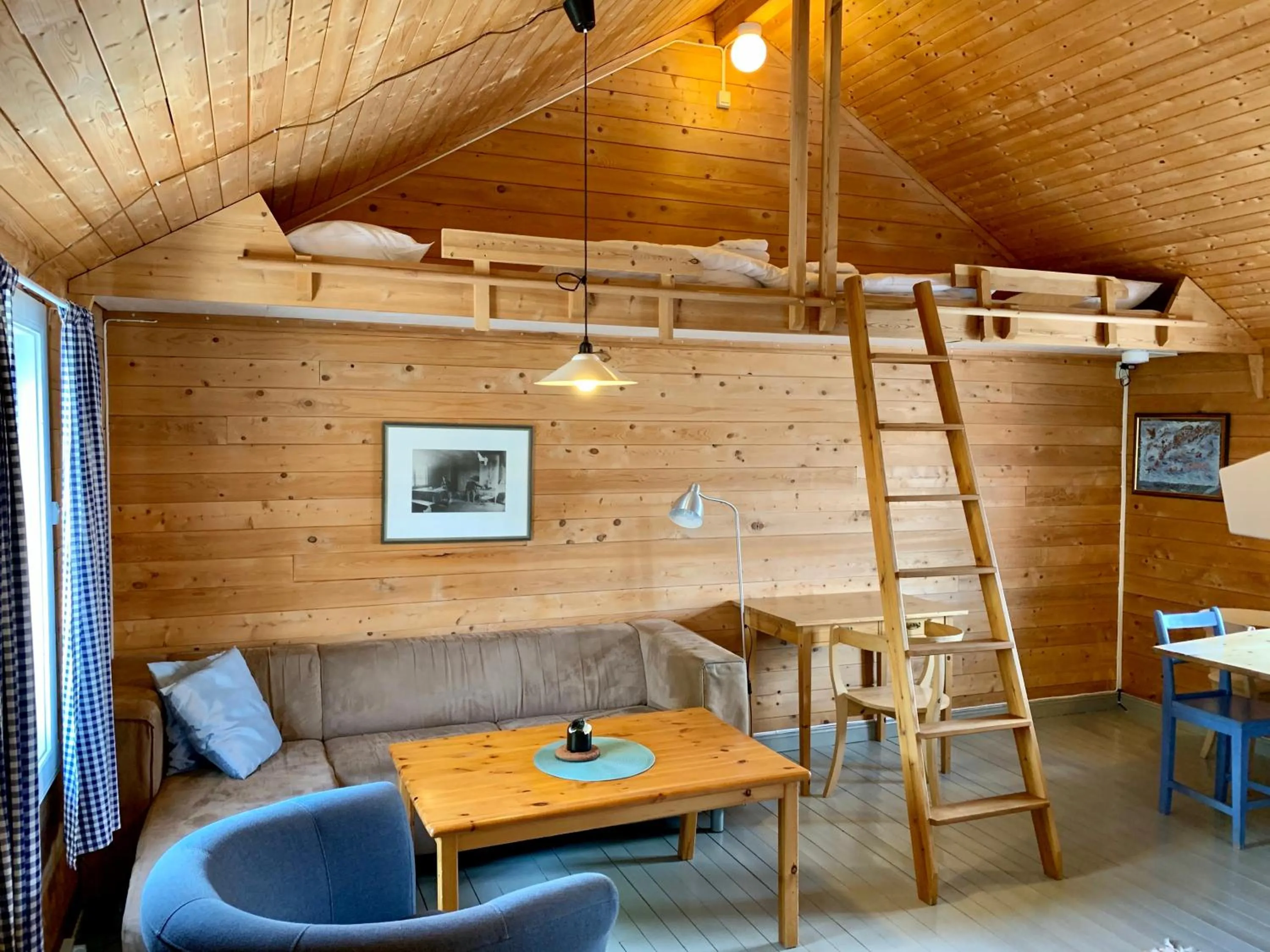 Living room in Henningsvær Rorbuer